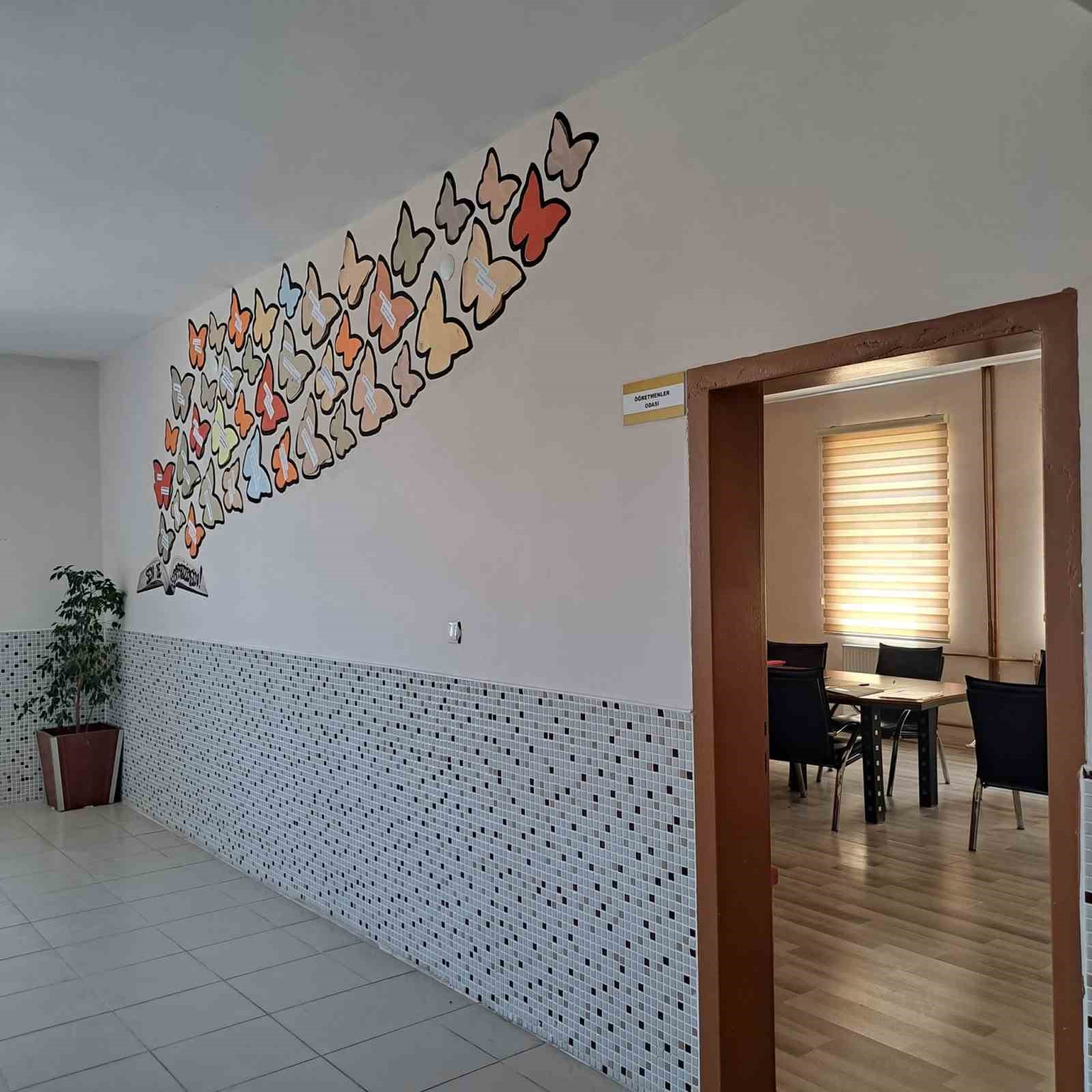 Hocalar Şehit Kamil Tun&ccedil; &Ccedil;ok Programlı Anadolu Lisesi&rsquo;nde &ouml;rnek &ccedil;alışma
