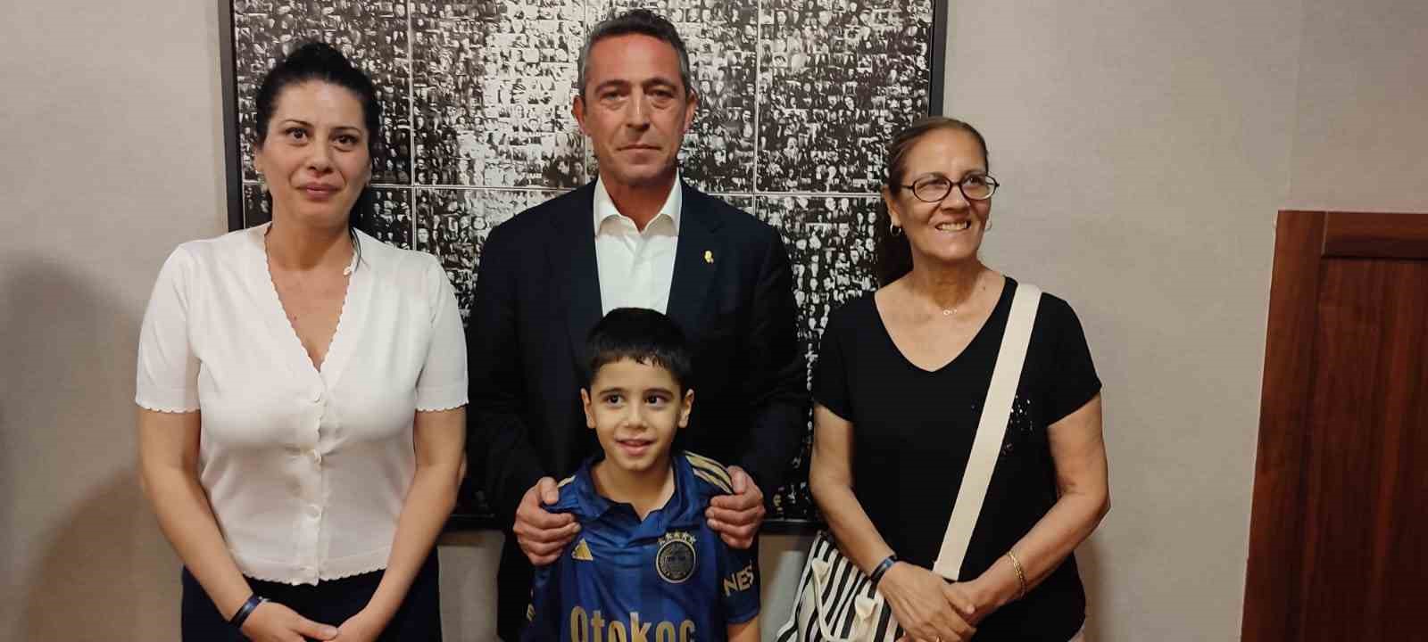 Fenerbahçe, lösemi hastası İzmirli Rüzgar’ı stadyumda ağırladı