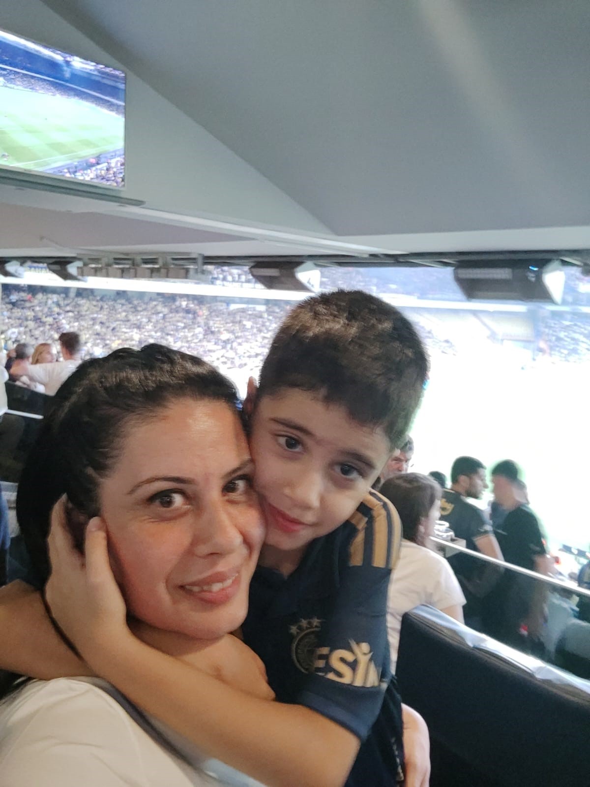 Fenerbahçe, lösemi hastası İzmirli Rüzgar’ı stadyumda ağırladı