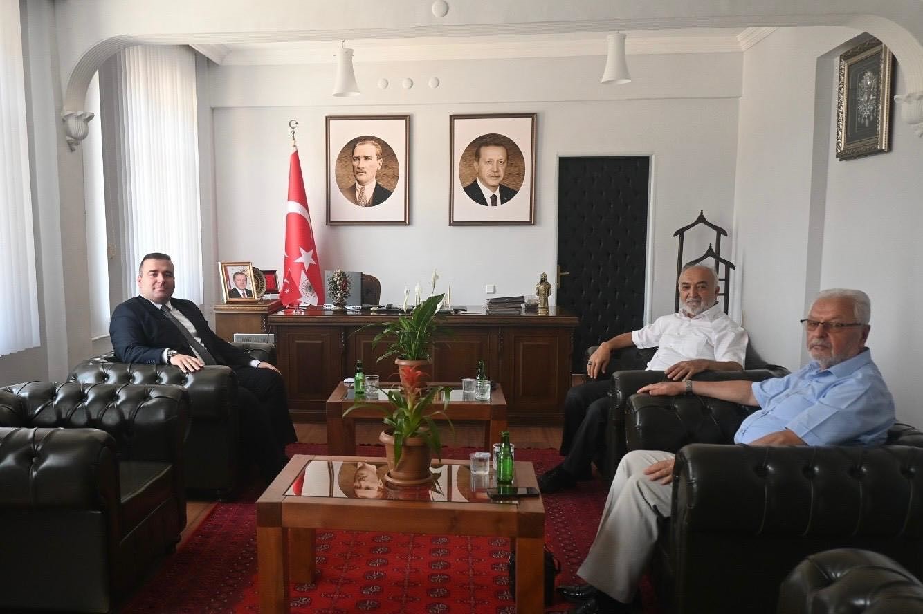 İnhisar Kaymakamı M&uuml;cahit &Uuml;nal&rsquo;a hayırlı olsun ziyaretleri s&uuml;r&uuml;yor
