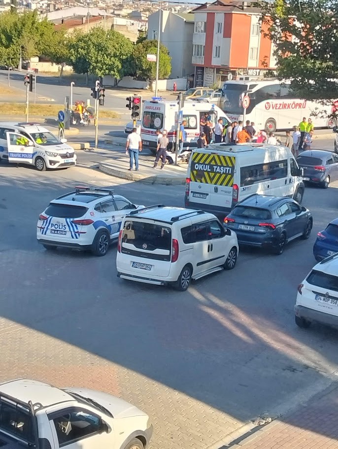 Silivri&rsquo;de trafik ışığında feci kaza: 1 &ouml;l&uuml;
