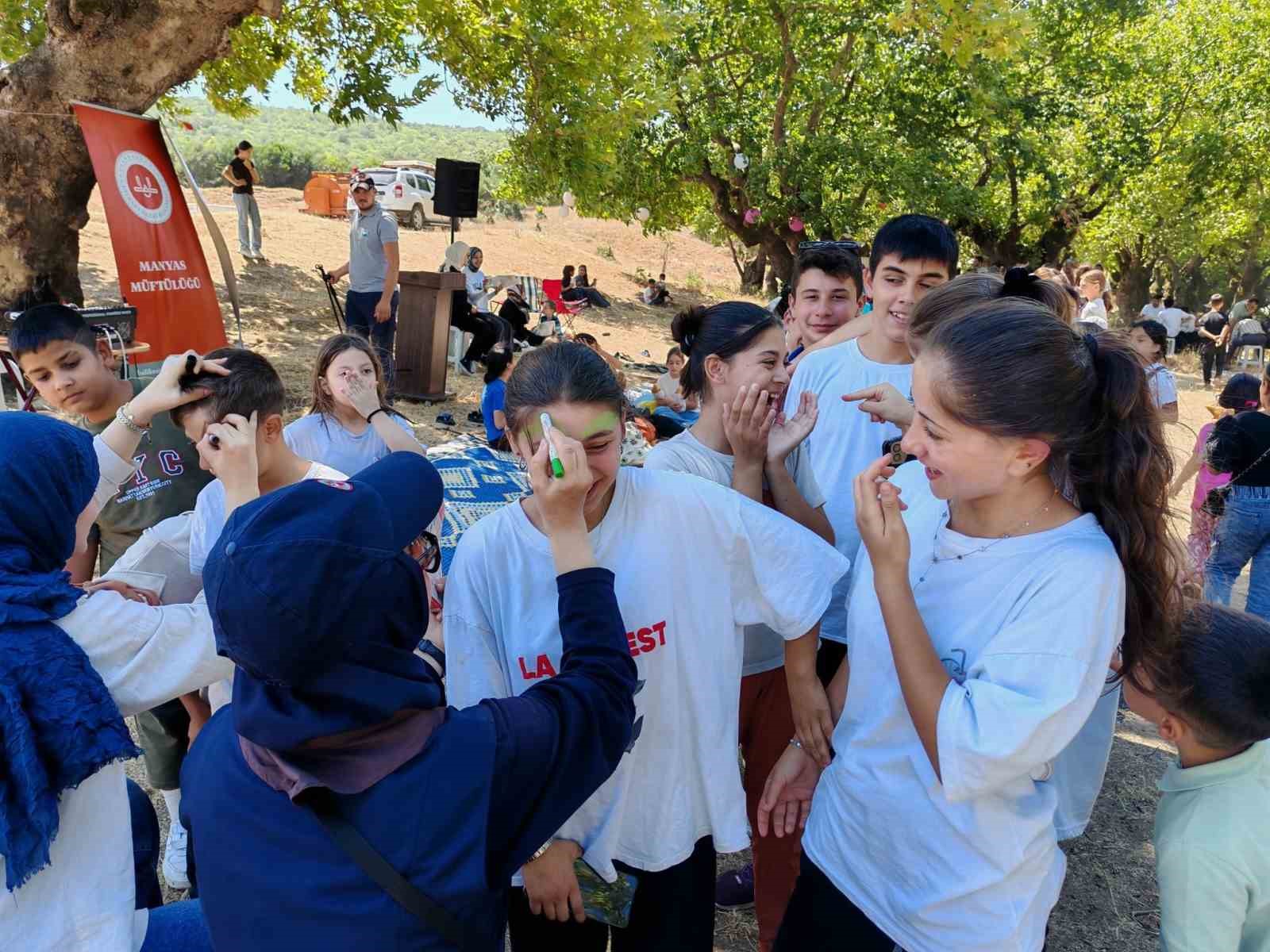 Manyas İl&ccedil;e M&uuml;ft&uuml;l&uuml;ğ&uuml; yıl sonu şenliği coşkuyla kutlandı
