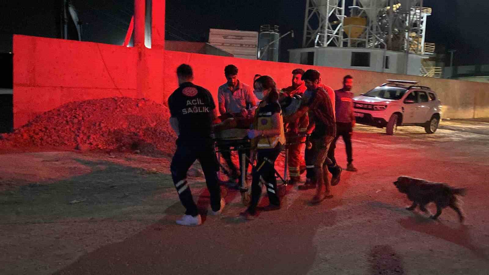 Geri dönüşüm fabrikasında yangın: Bir kişi dumandan etkilendi
