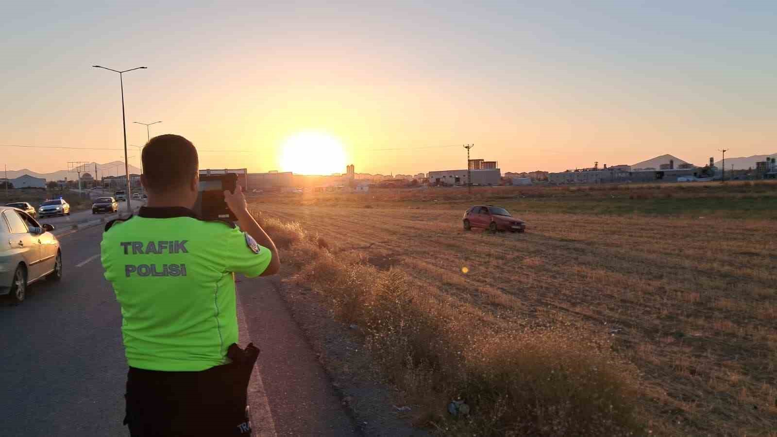 Karaman&rsquo;da kontrolden &ccedil;ıkan ara&ccedil; takla attı: 1 yaralı
