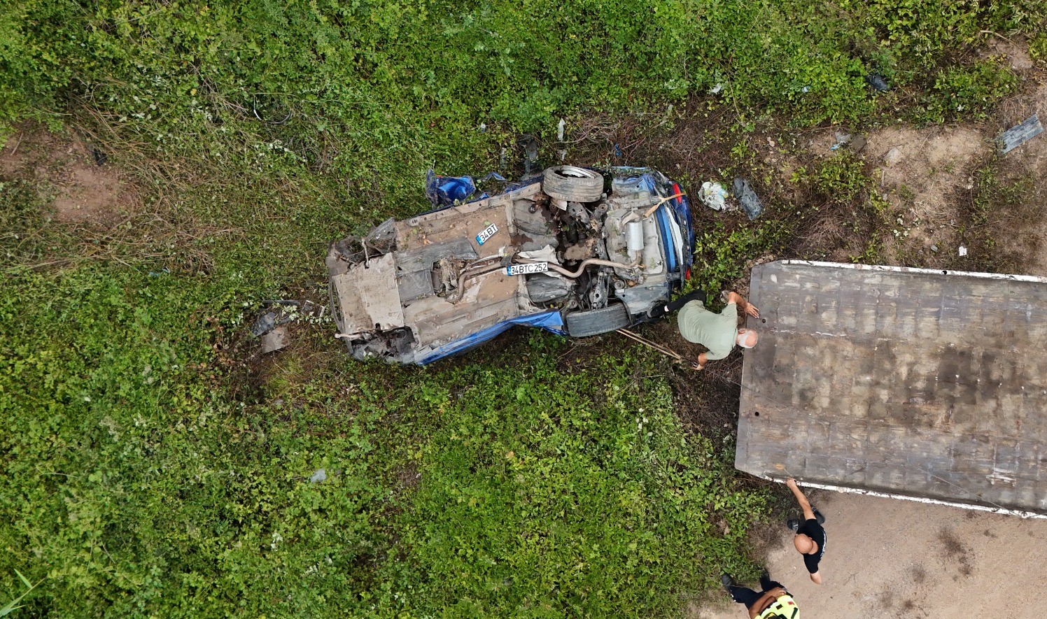 Şile’de ormanlık alana uçan otomobil kaldırıldı