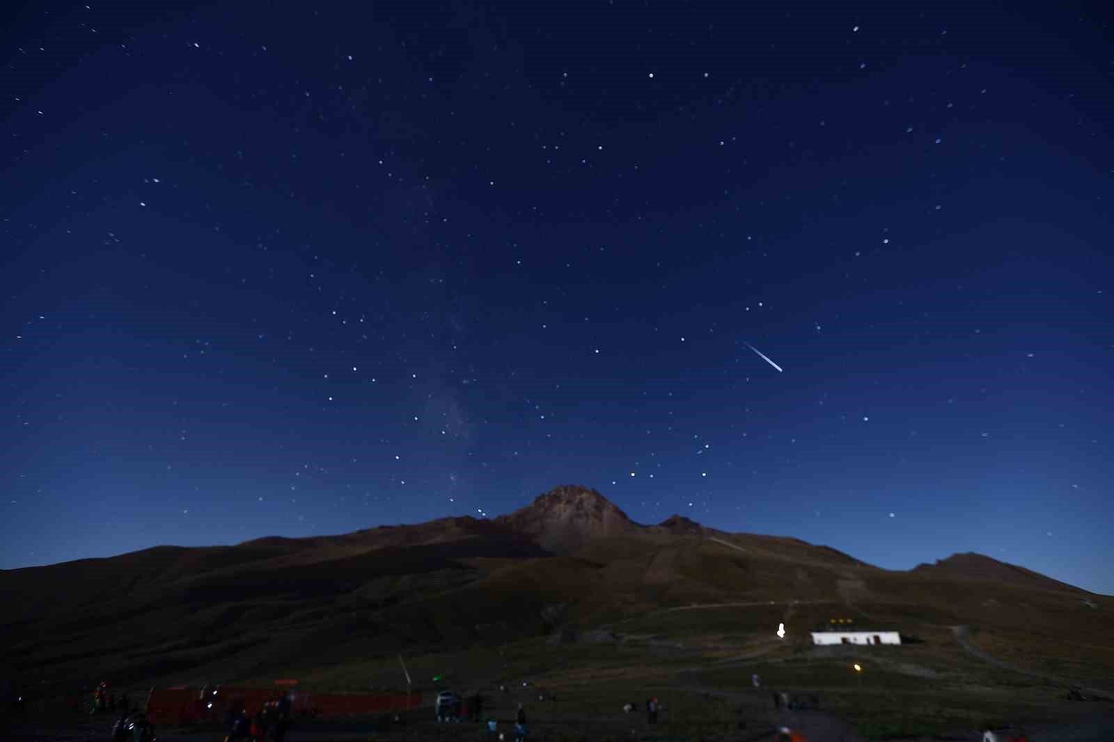 Büyükşehir’in Perseid Gözlem Şöleni, gökyüzünü tutkunlarını Erciyes’te buluşturdu