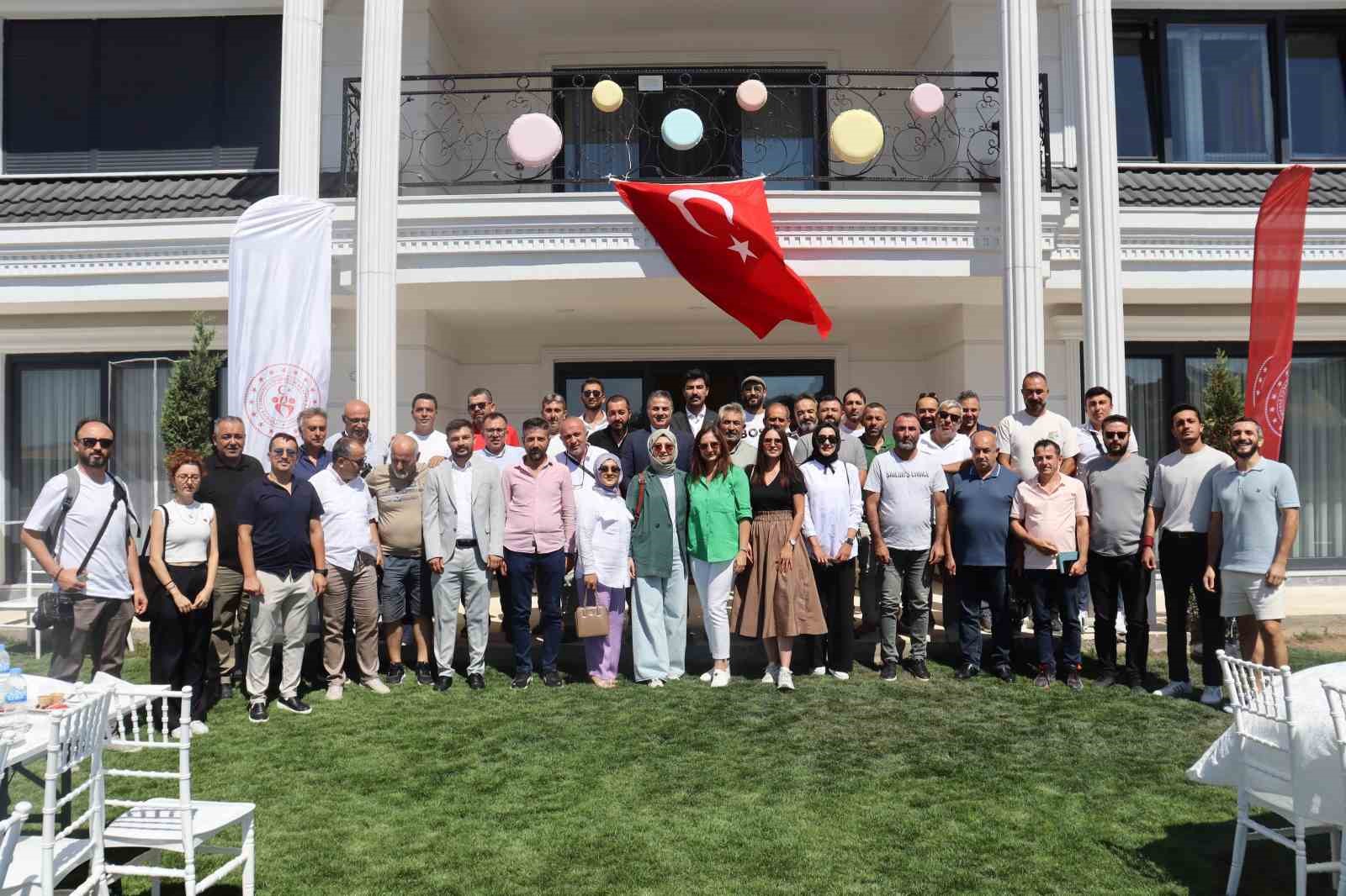 Gen&ccedil;lik ve Spor İl M&uuml;d&uuml;r&uuml; Mustafa Demirkıran:
