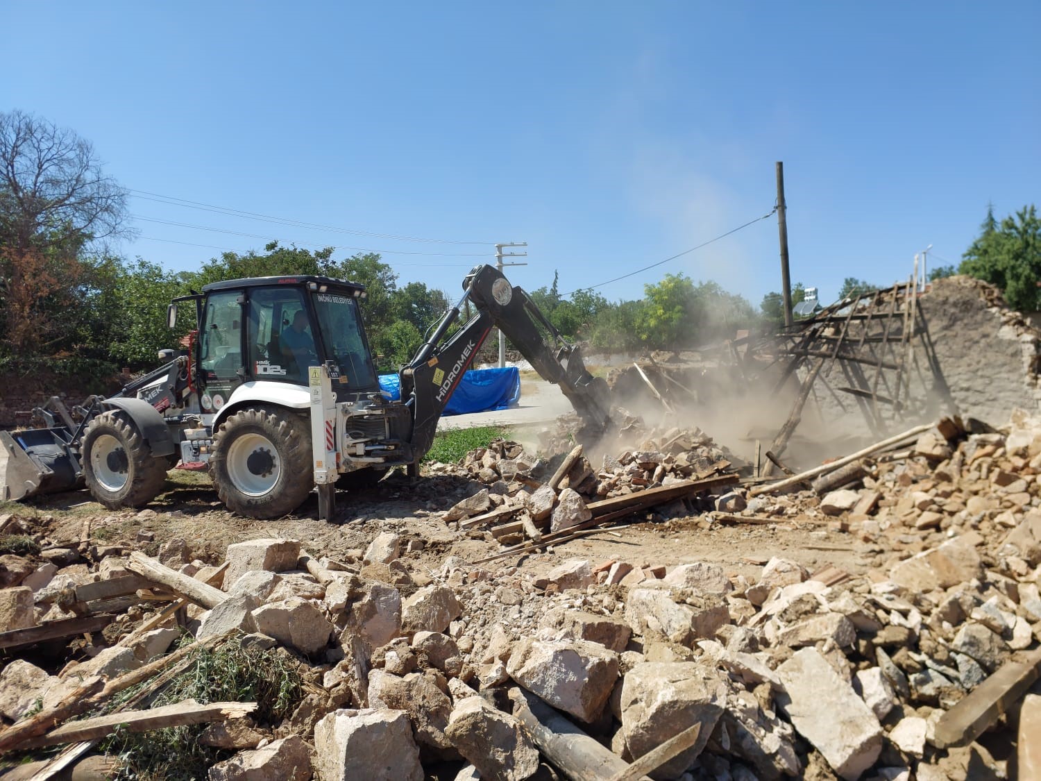 İnönü Belediyesi kırsal bölgelerde çalışmalarına aralıksız devame diyor