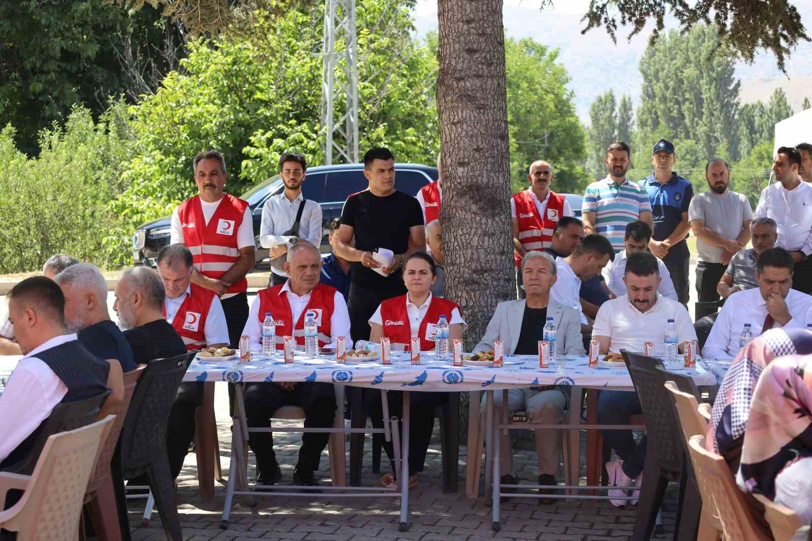 T&uuml;rk Kızılay Yahyalı G&ouml;n&uuml;ll&uuml; Merkezi a&ccedil;ıldı
