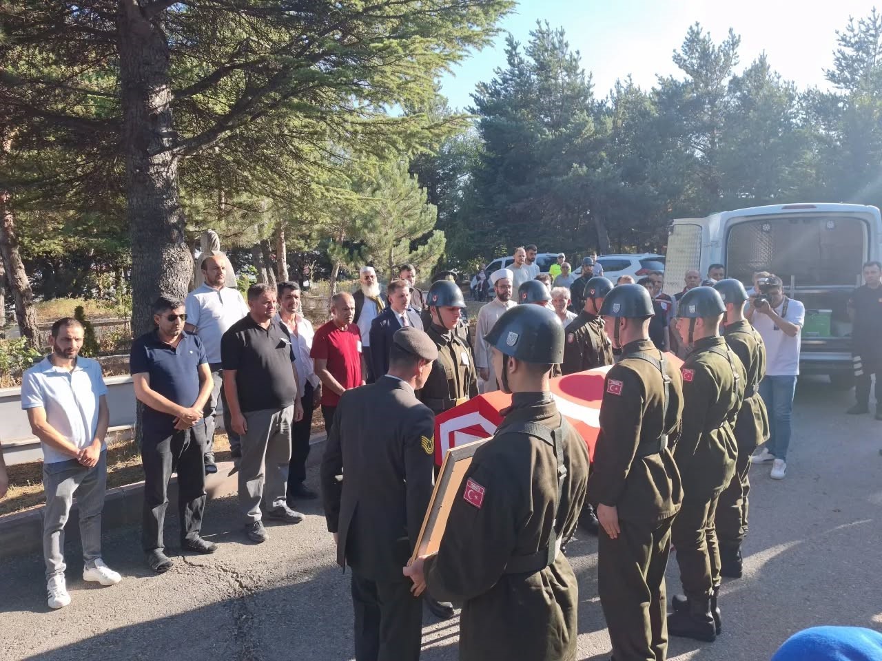 Genç yaşta hayatını kaybeden Bolulu asker son yolculuğuna uğurlandı