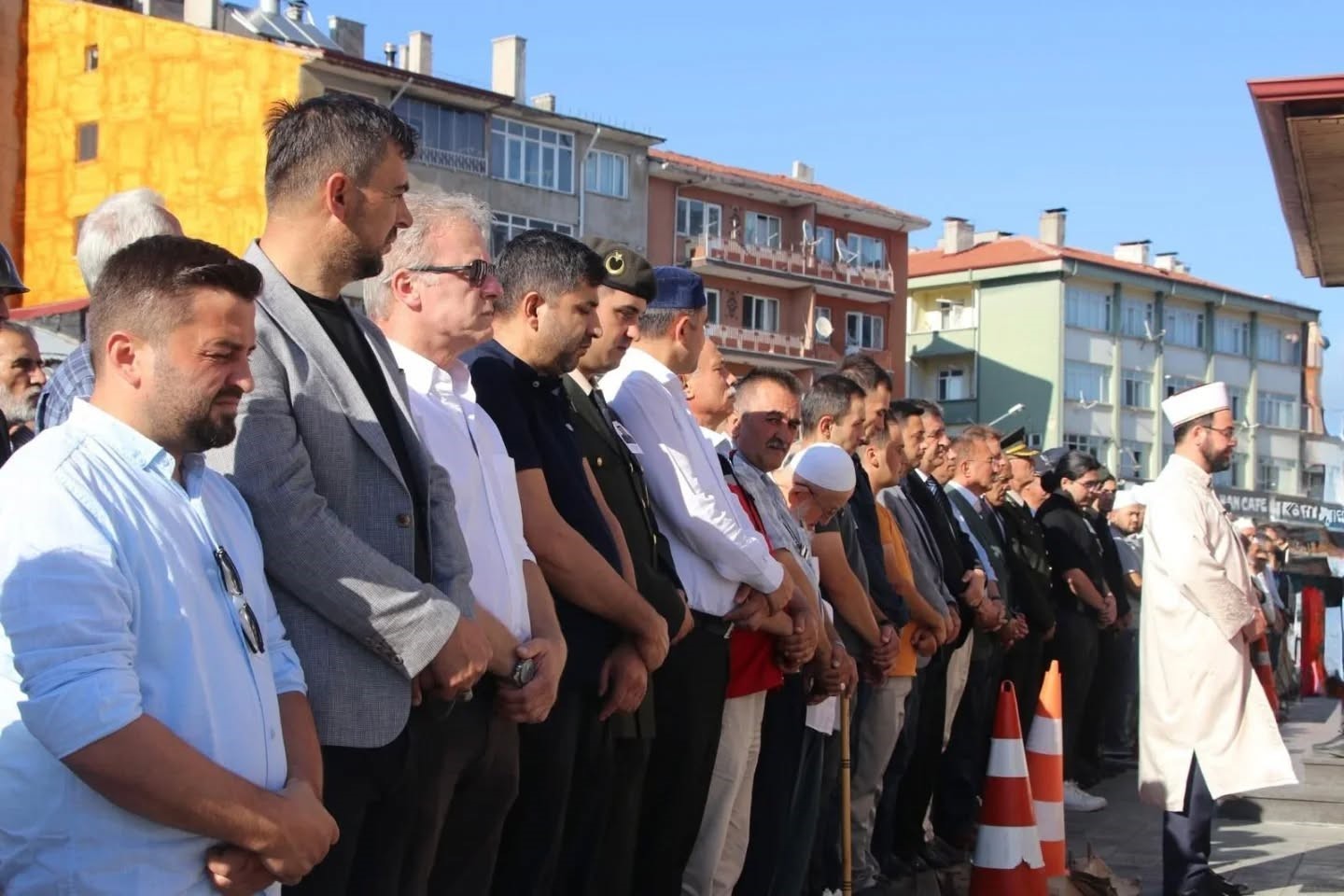 Gen&ccedil; yaşta hayatını kaybeden Bolulu asker son yolculuğuna uğurlandı
