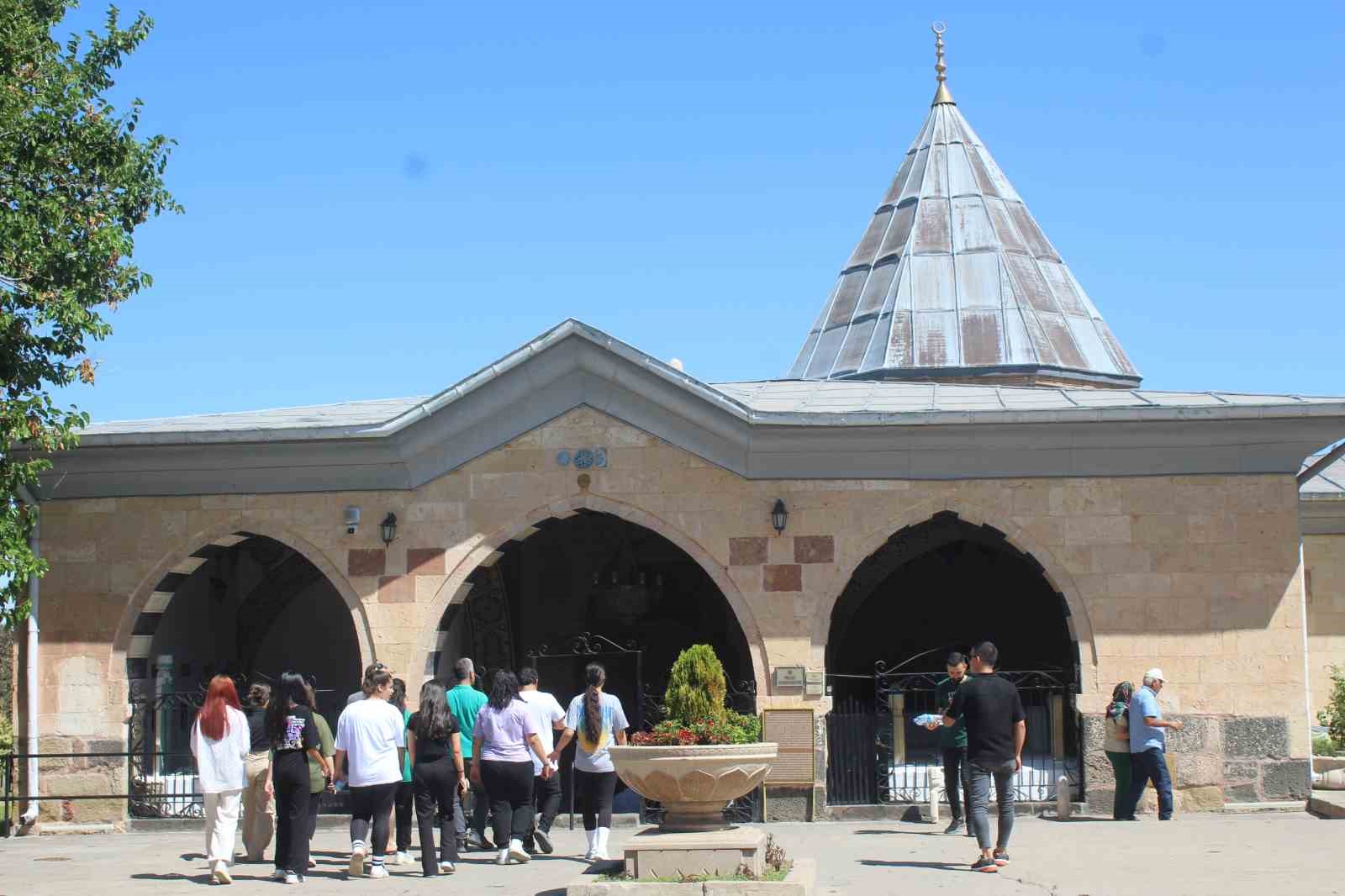 Hacıbektaş Veli Türbesi’ne ziyaretçi akını