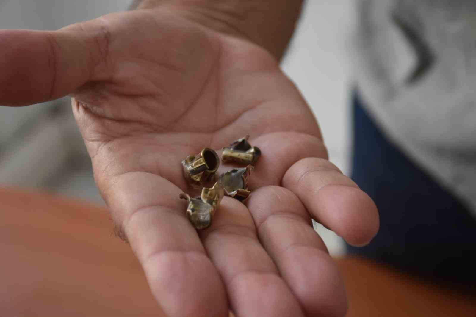 İzmir&rsquo;de gazete binasına silahlı saldırı kamerada
