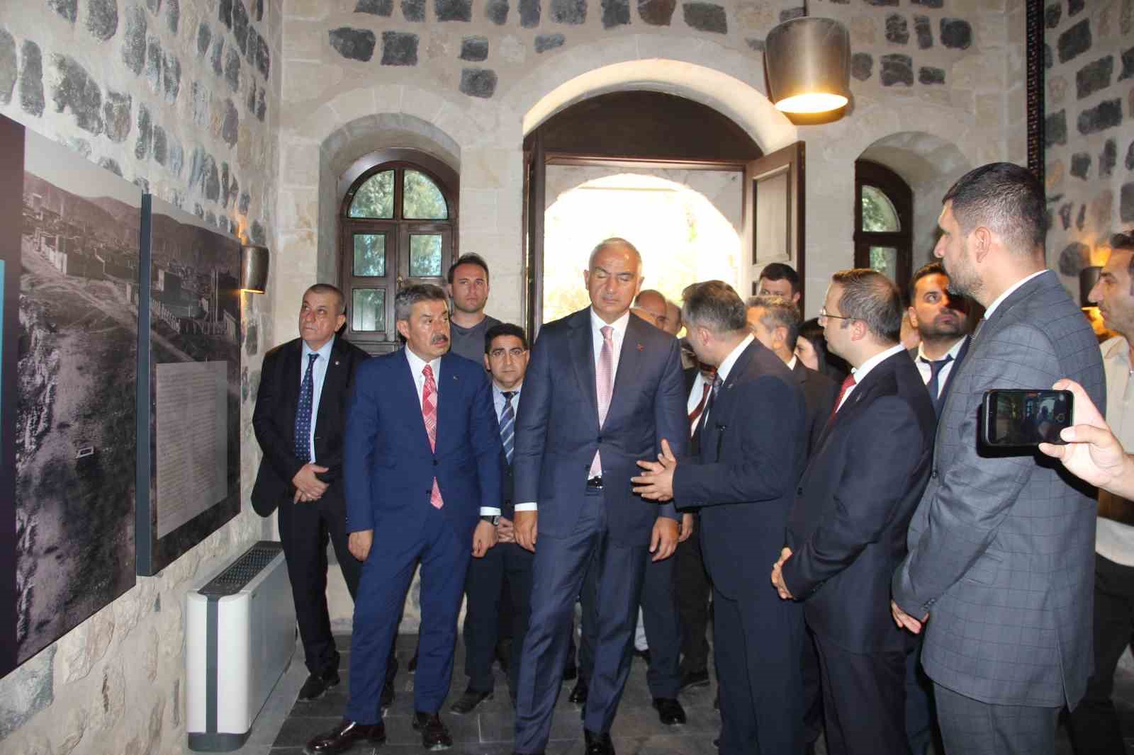 Bakan Ersoy Cizre’de incelemelerde bulundu