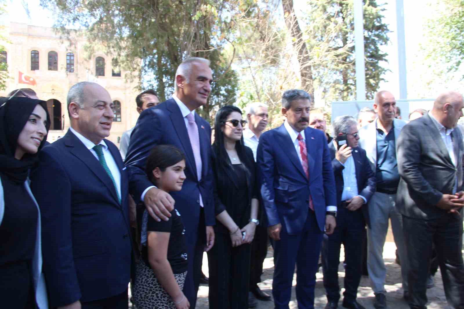 Bakan Ersoy Cizre&rsquo;de incelemelerde bulundu
