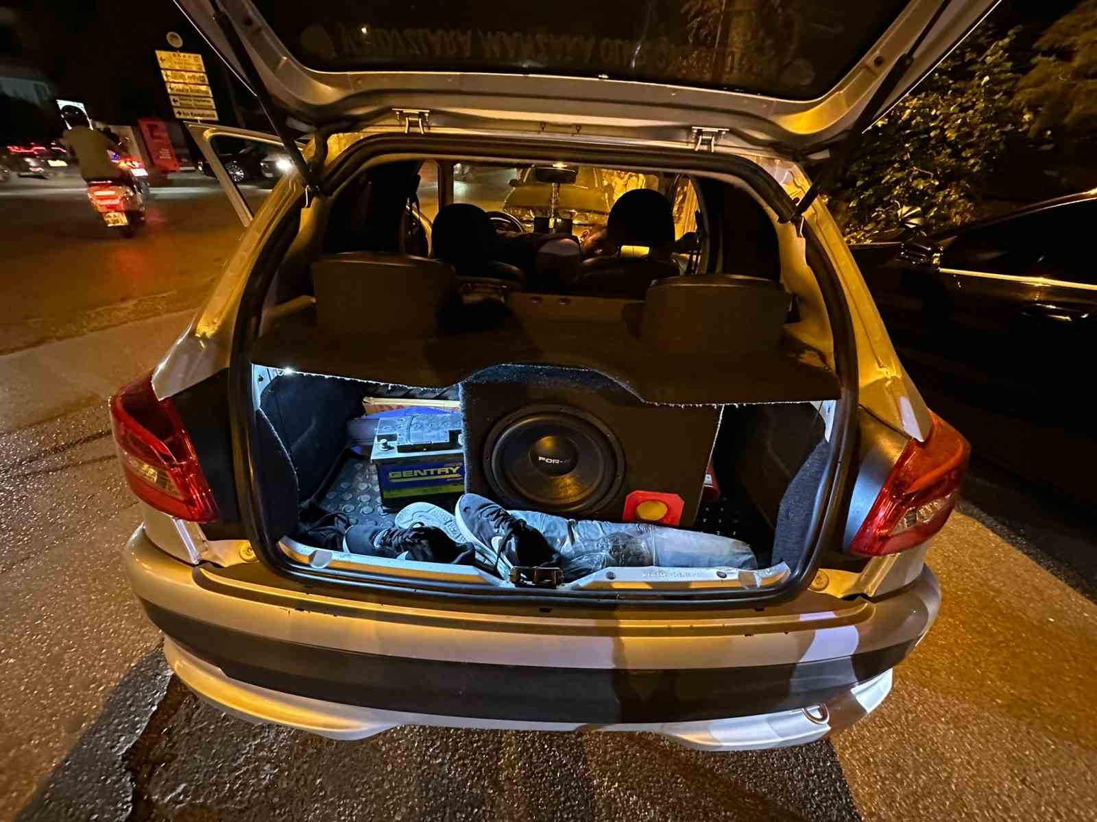 Sakarya’da yüksek ses ve abart egzoz ile gezen sürücülere ceza yağdı