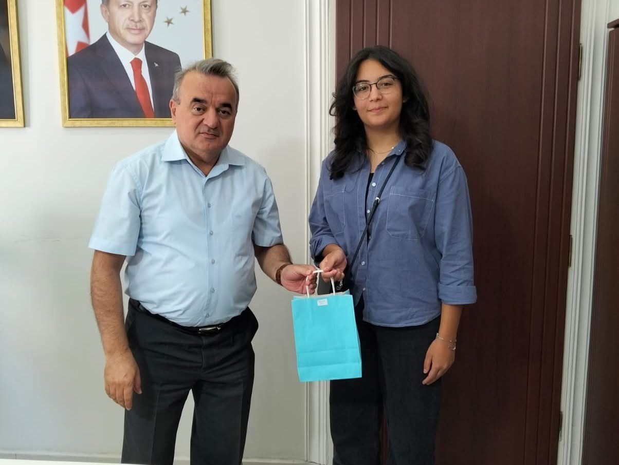 Kaymakam &Ouml;zt&uuml;rk, başarılı &ouml;ğrencileri ağırladı
