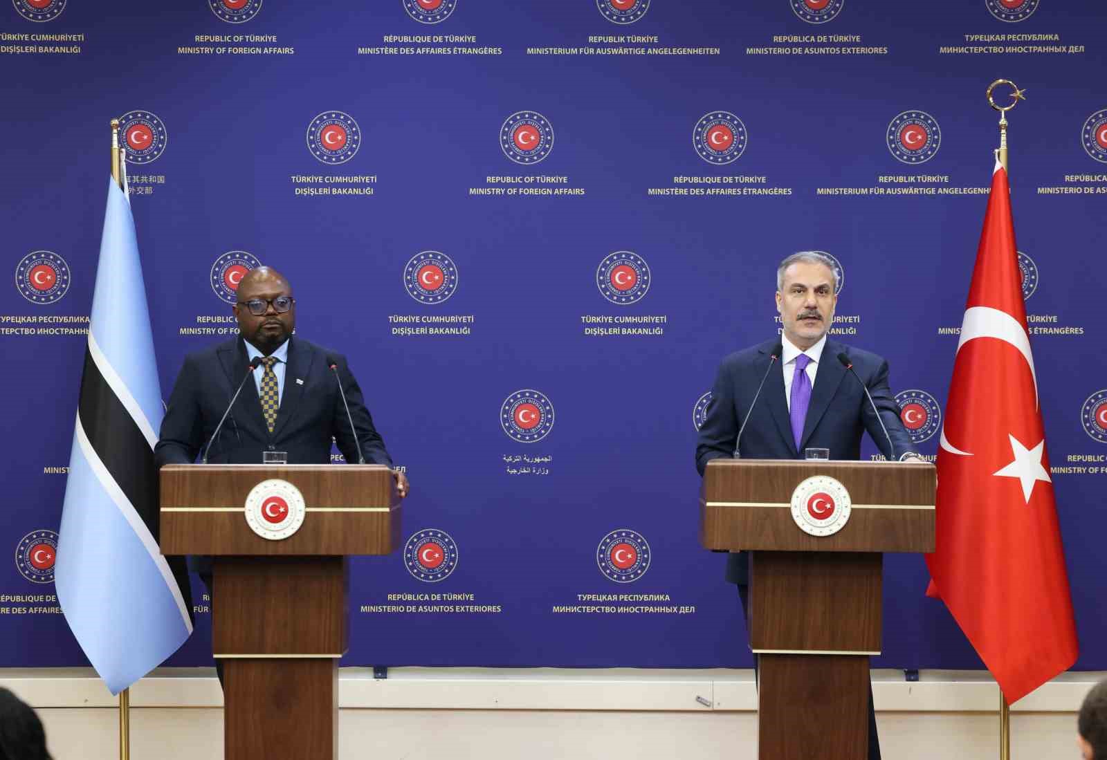 Dışişleri Bakanı Fidan: "Gazze&rsquo;deki en b&uuml;y&uuml;k tehdit iki milyon insanın a&ccedil;lıkla pen&ccedil;eleşiyor olması"
