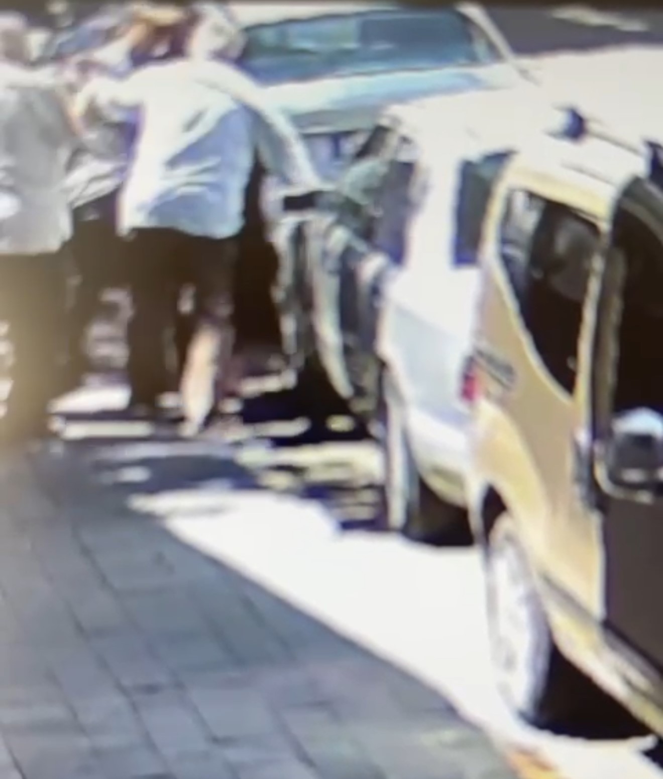 Kavgayı ayırmak isteyen imam darbedildi
