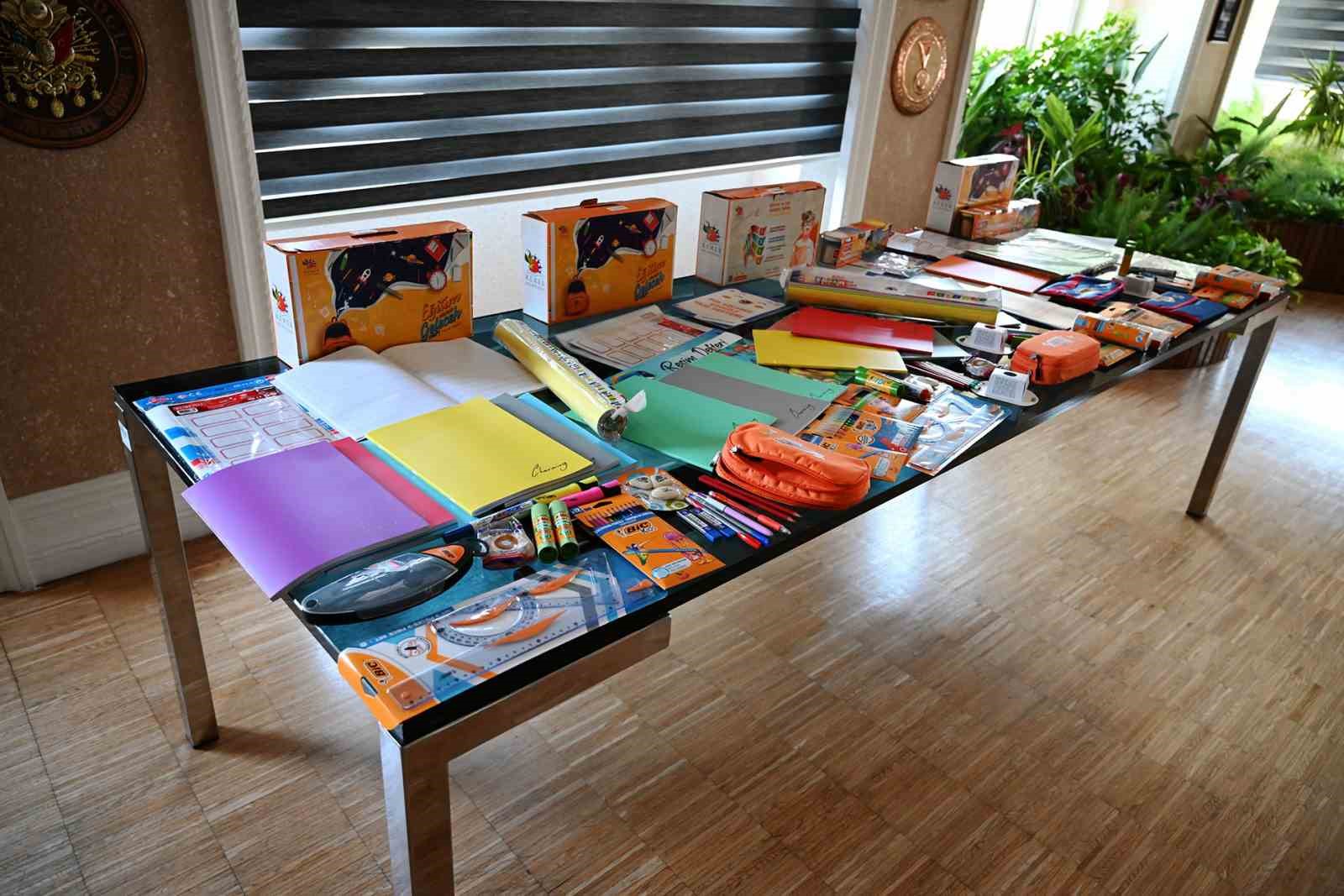 Kemer Belediyesi&rsquo;nden 6 bin 500 &ouml;ğrenciye &uuml;cretsiz kırtasiye malzemesi
