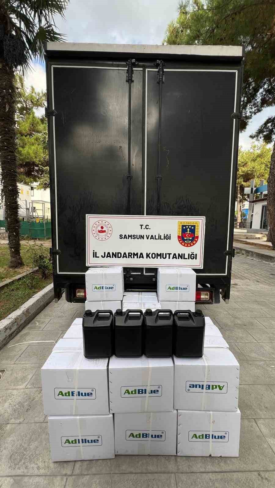 Jandarma adblue bidonlarına gizlenmiş 555 litre etil alkol ele ge&ccedil;irdi
