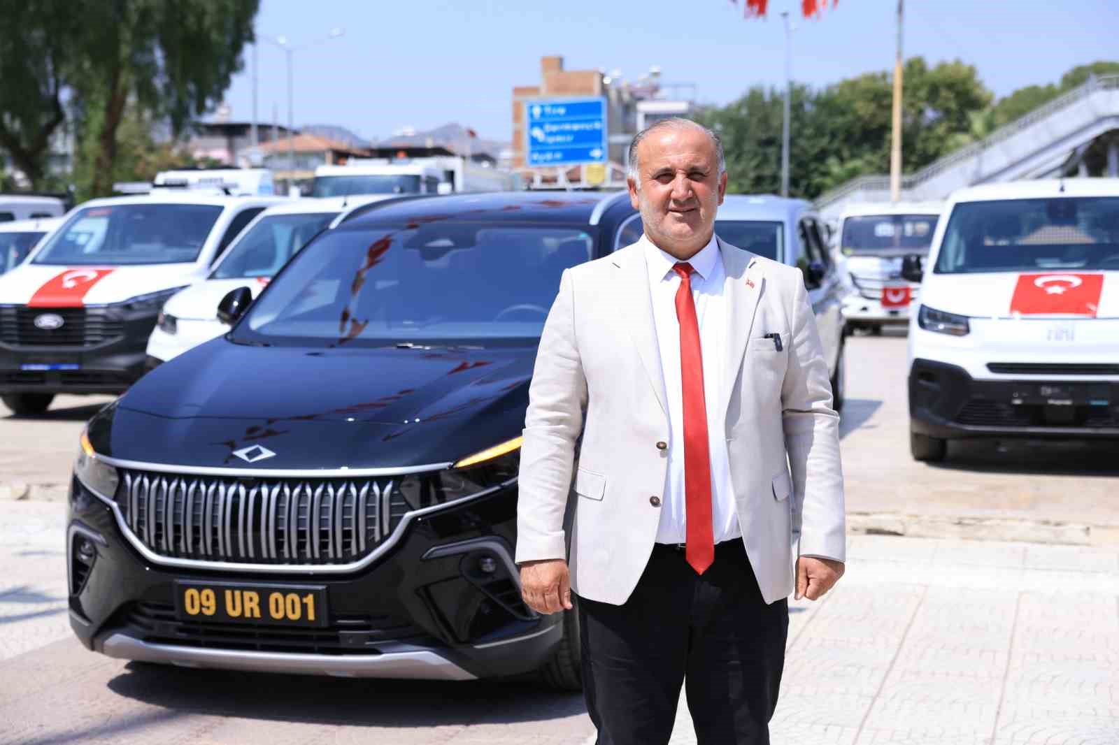 İncirliova Belediyesi 10 yeni hizmet aracını tanıttı
