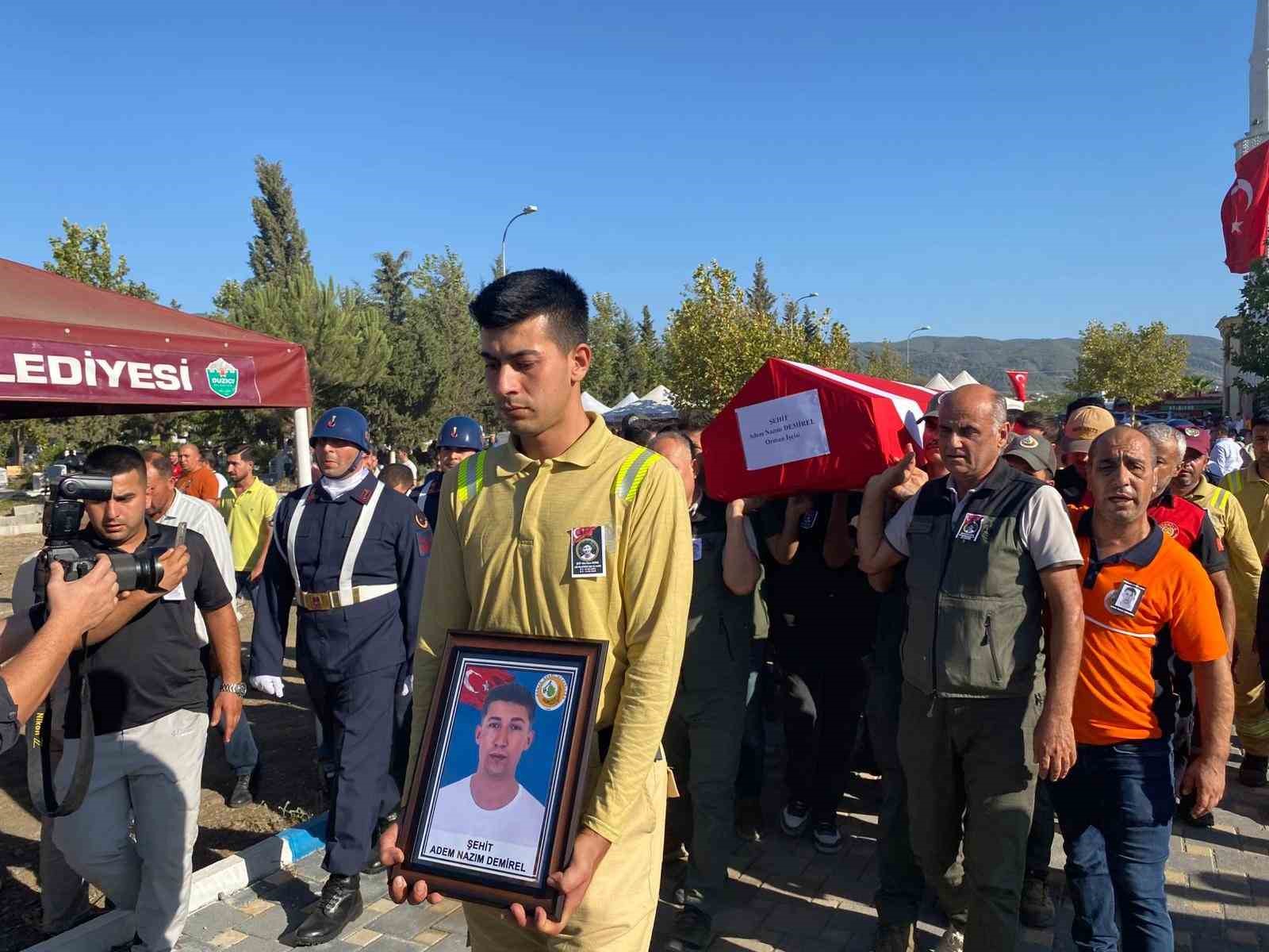Şehit olan orman personeli Demirel son yolculuğuna uğurlandı
