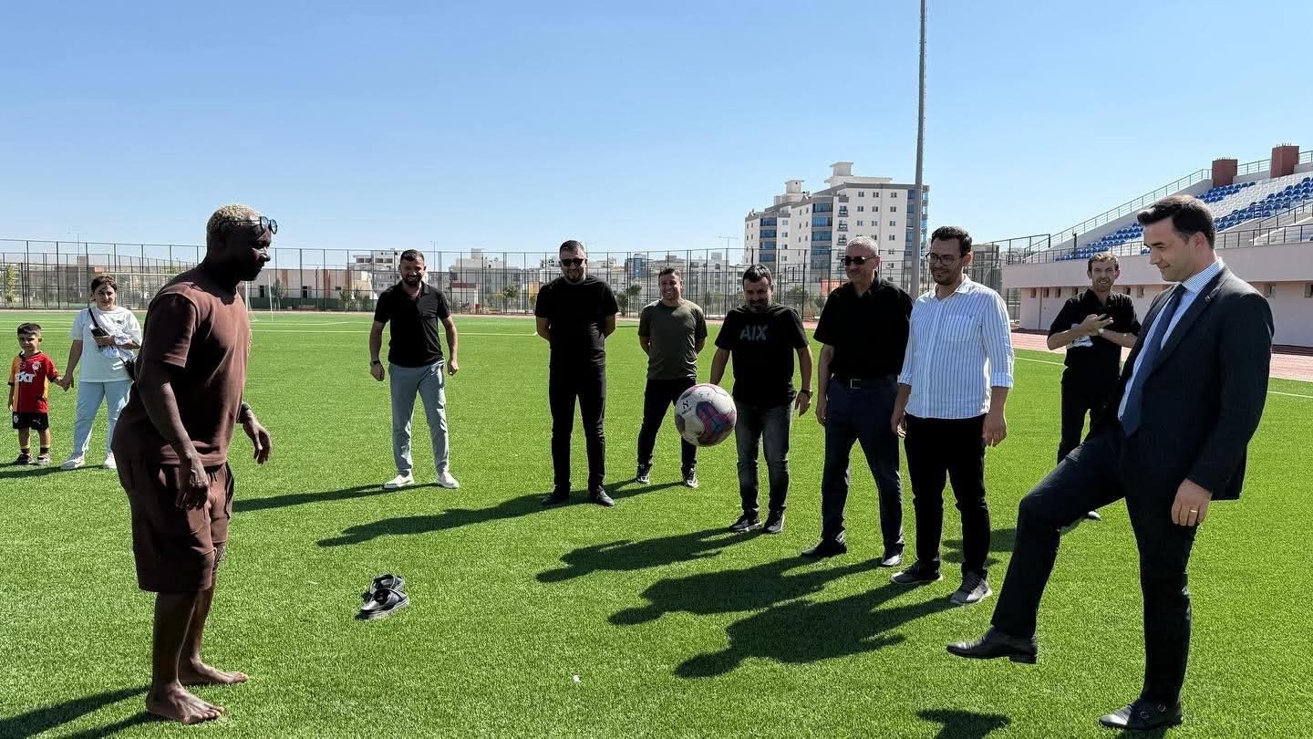 İbrahim Yattara, Midyat&rsquo;ta gen&ccedil;lerle buluştu
