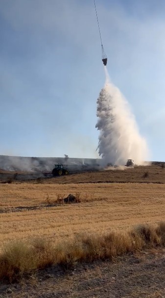 Eskişehir&rsquo;de otluk alanda &ccedil;ıkan yangın ormana sı&ccedil;ramadan s&ouml;nd&uuml;r&uuml;ld&uuml;
