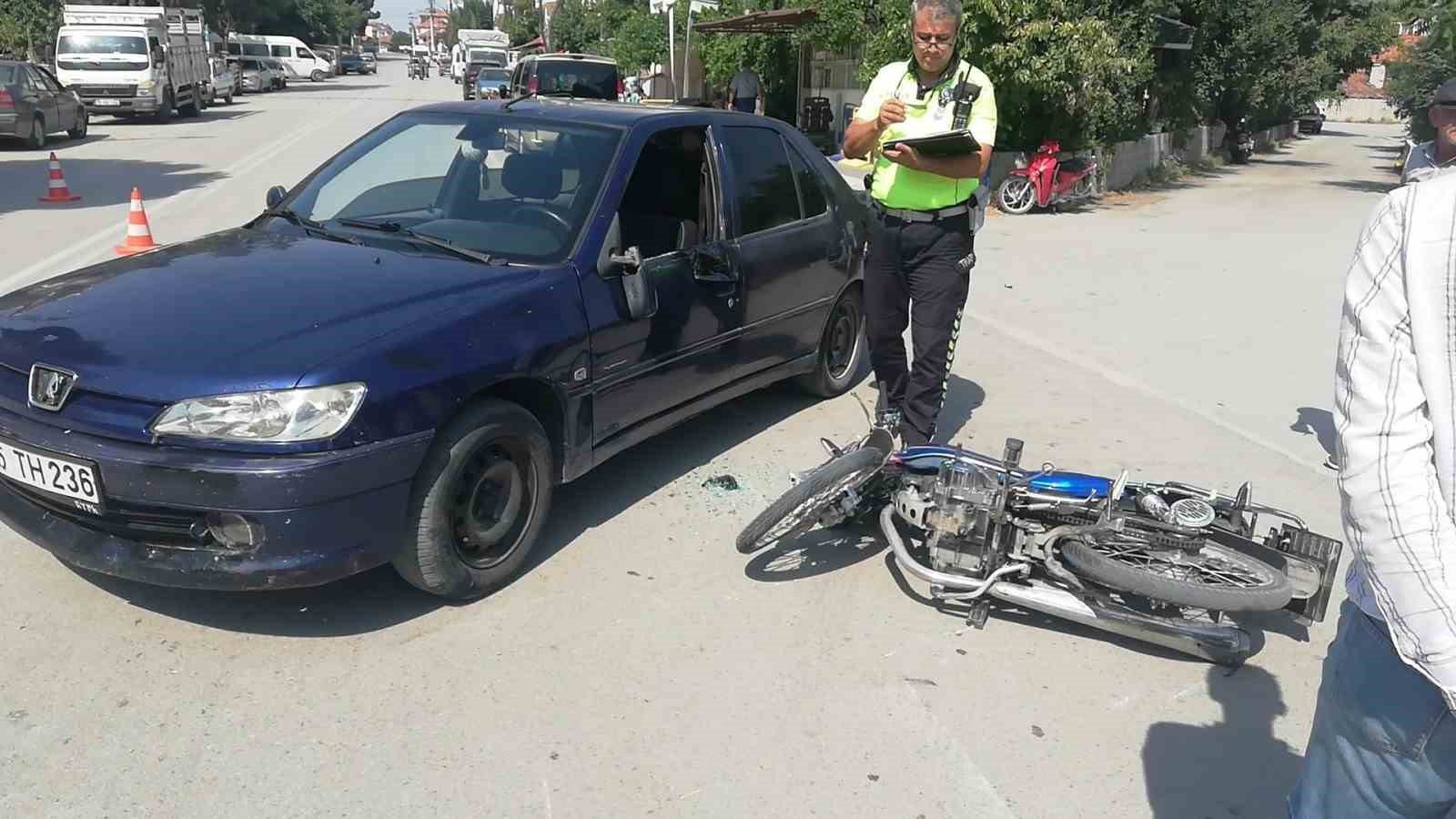 Motosiklet ile otomobil çarpıştı: 2 yaralı