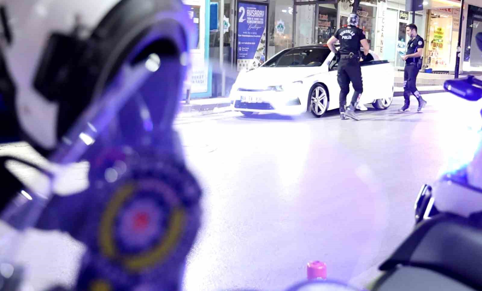 Aksaray&rsquo;da yunus polislerinden şok uygulama
