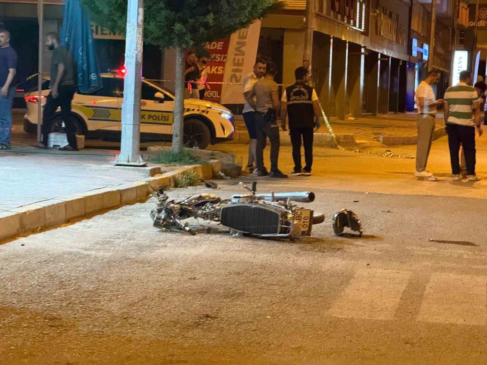 Iğdır&rsquo;da motosiklet ile polis aracı &ccedil;arpıştı: 2 ağır yaralı
