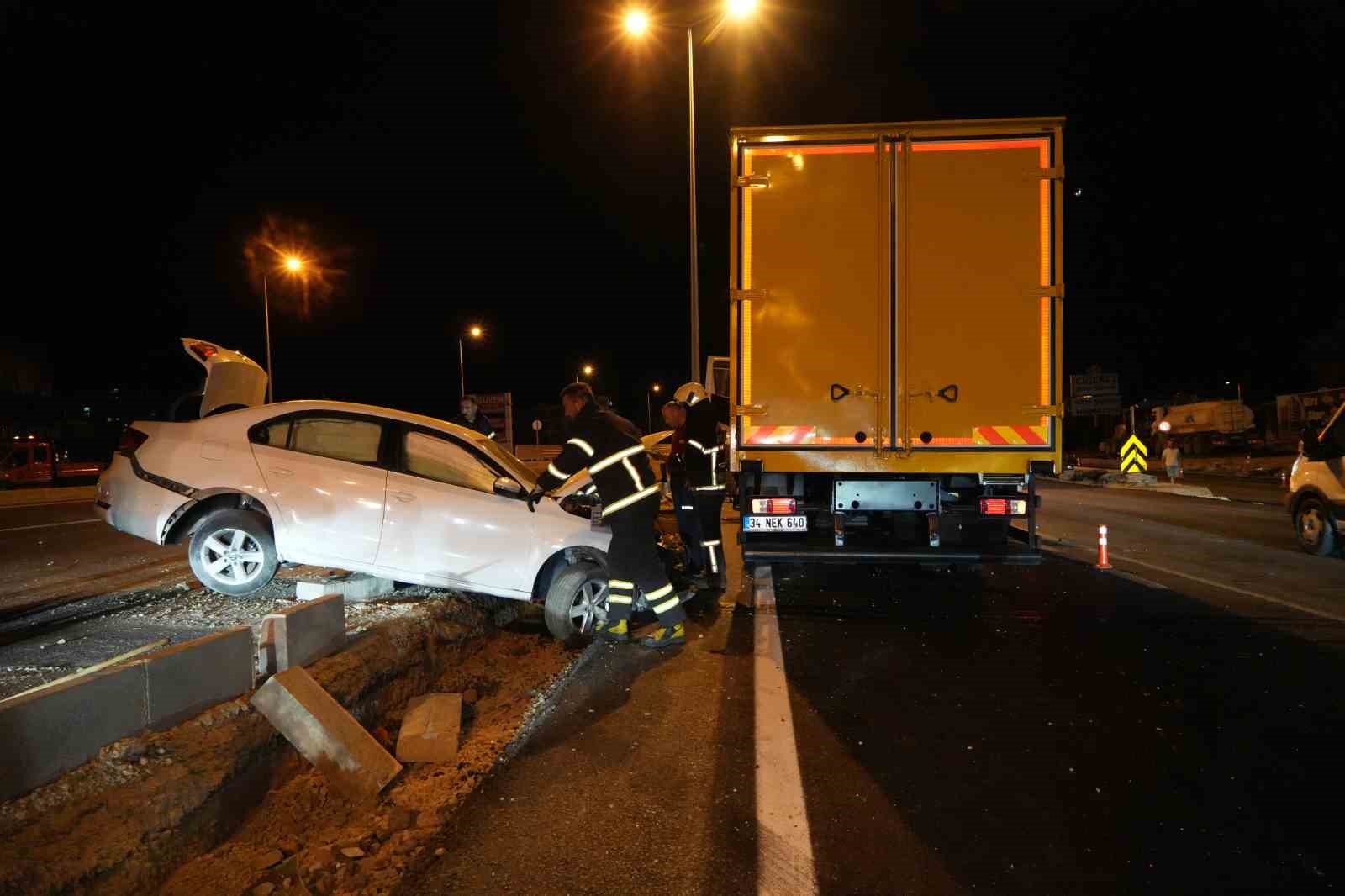 Kırıkkale’de kargo kamyonu ile otomobil çarpıştı