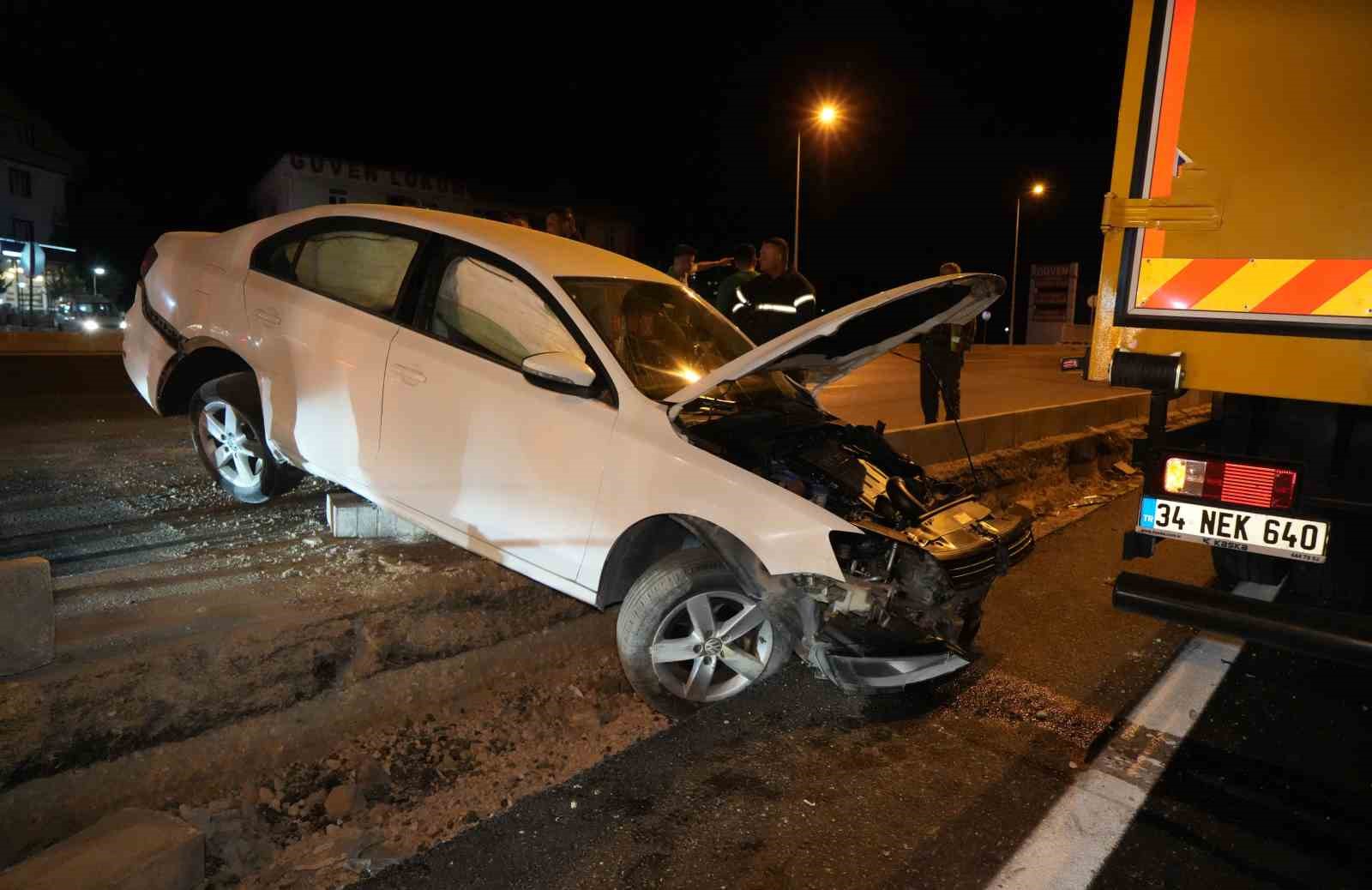 Kırıkkale&rsquo;de kargo kamyonu ile otomobil &ccedil;arpıştı
