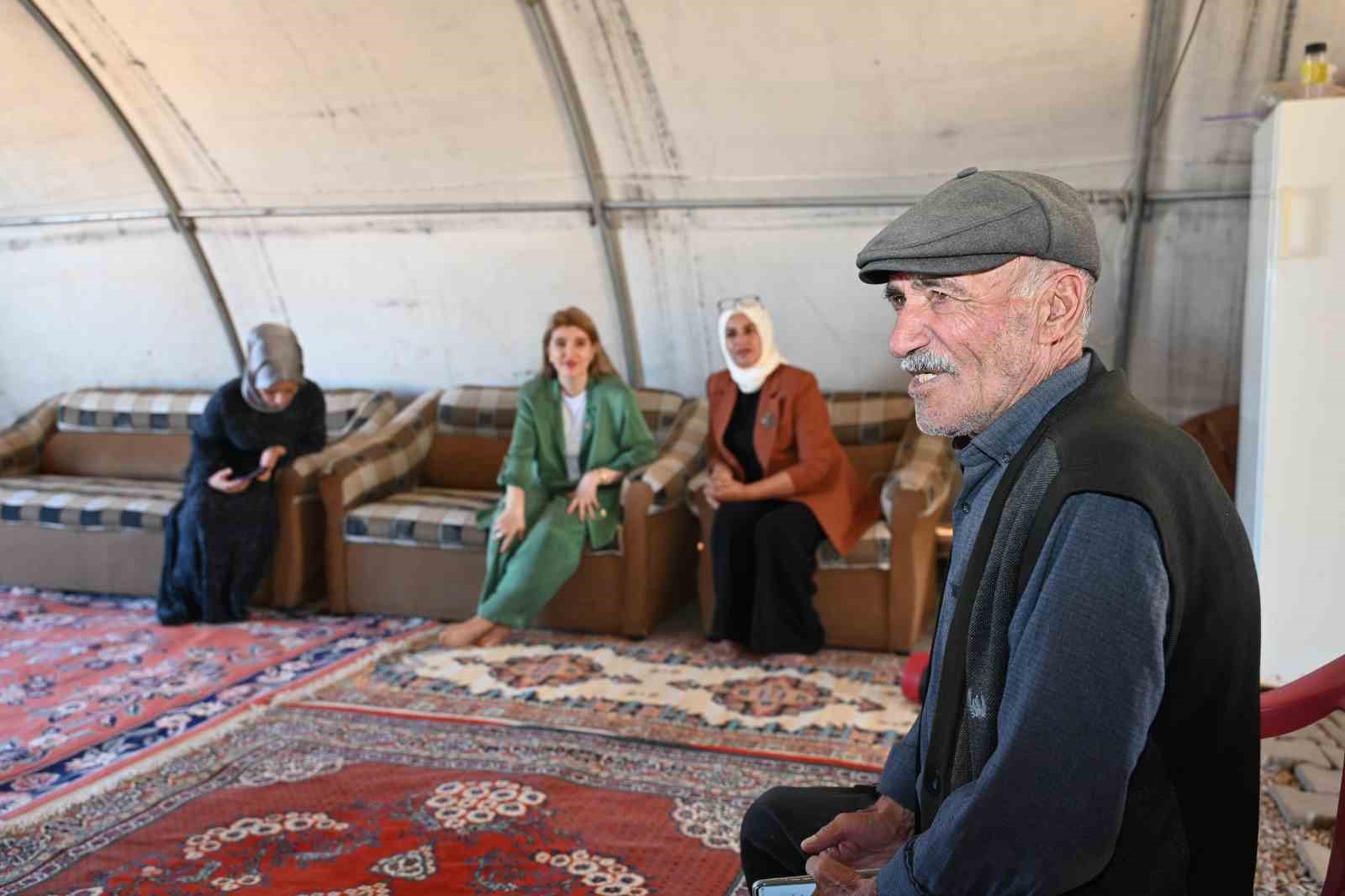 Milletvekili &Ouml;lmeztoprak, Sarı&ccedil;i&ccedil;ek Yaylası&rsquo;nda &uuml;reticiyle buluştu
