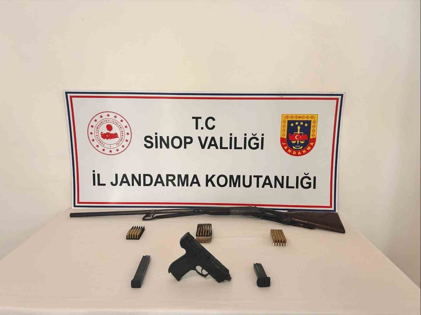 Sinop&rsquo;ta uyuşturucu ve silah operasyonu
