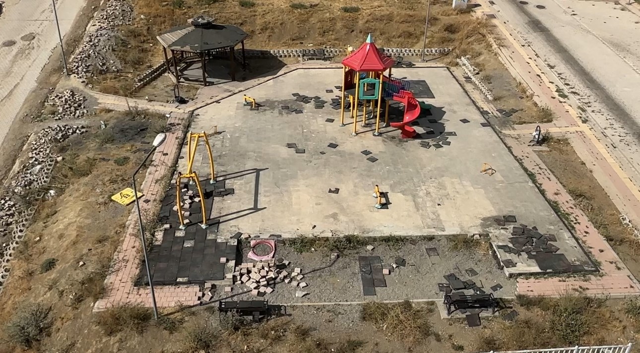 Yüksekova’da çocuk parkına zarar verildi