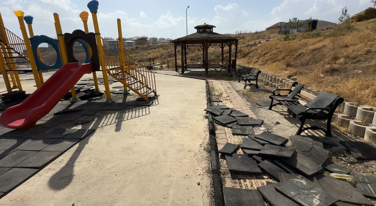 Y&uuml;ksekova&rsquo;da &ccedil;ocuk parkına zarar verildi
