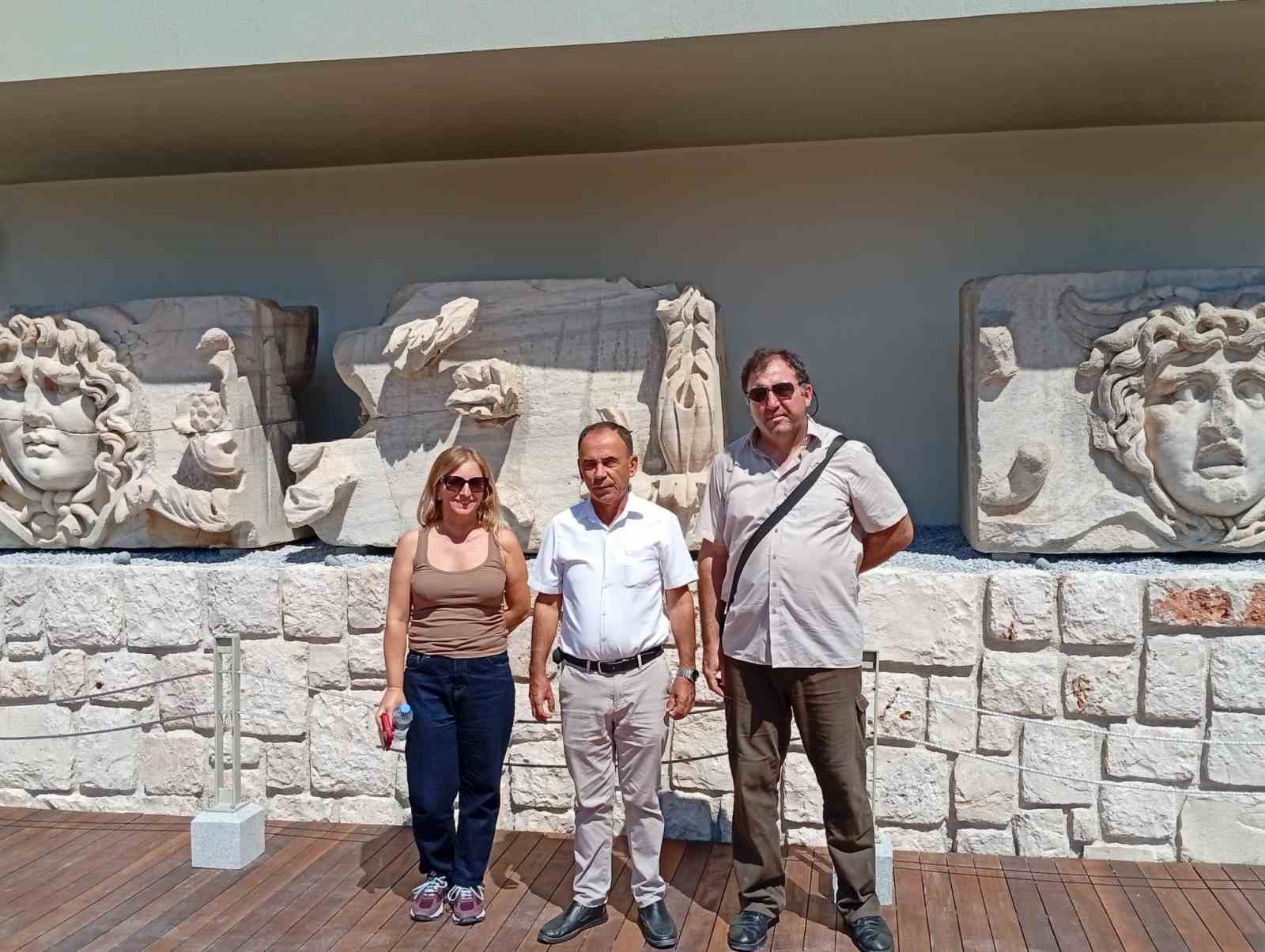 D&uuml;nyanın ilk kehanet merkezi Apollon Tapınağı, gece m&uuml;zeciliğine a&ccedil;ıldı
