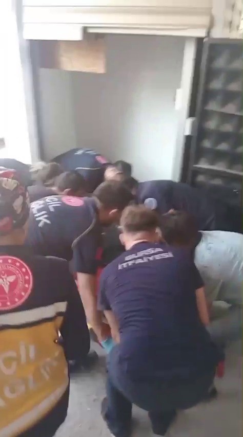 Bursa&rsquo;da asans&ouml;rde korkulu anlar: 1 yaralı
