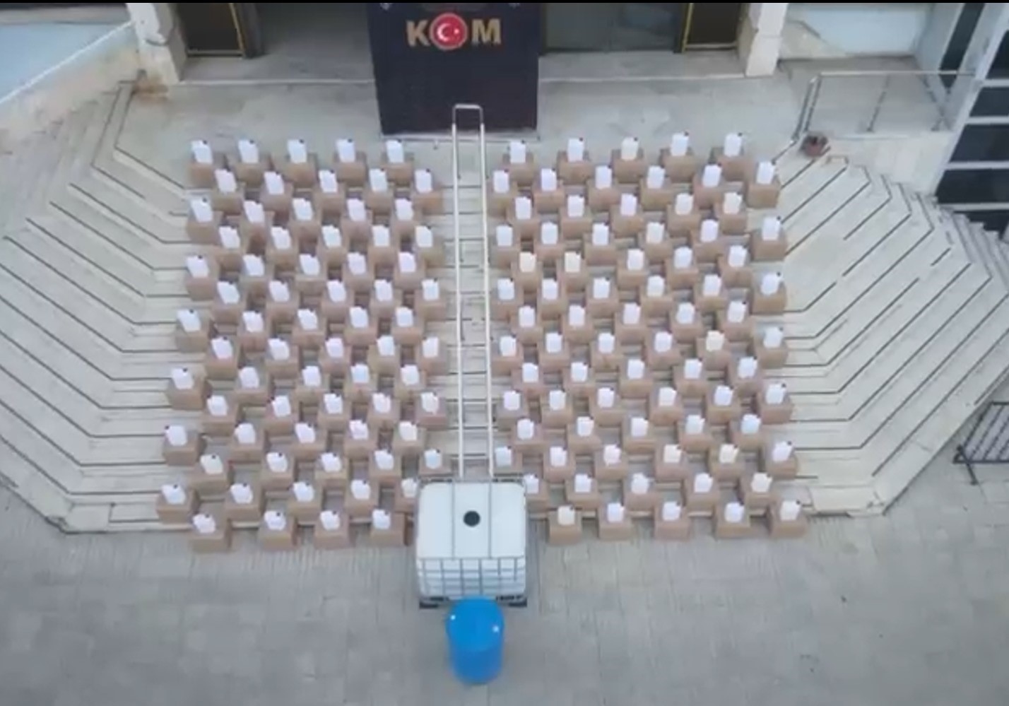 Denizli’de 3 bin litre kaçak alkol yakalandı