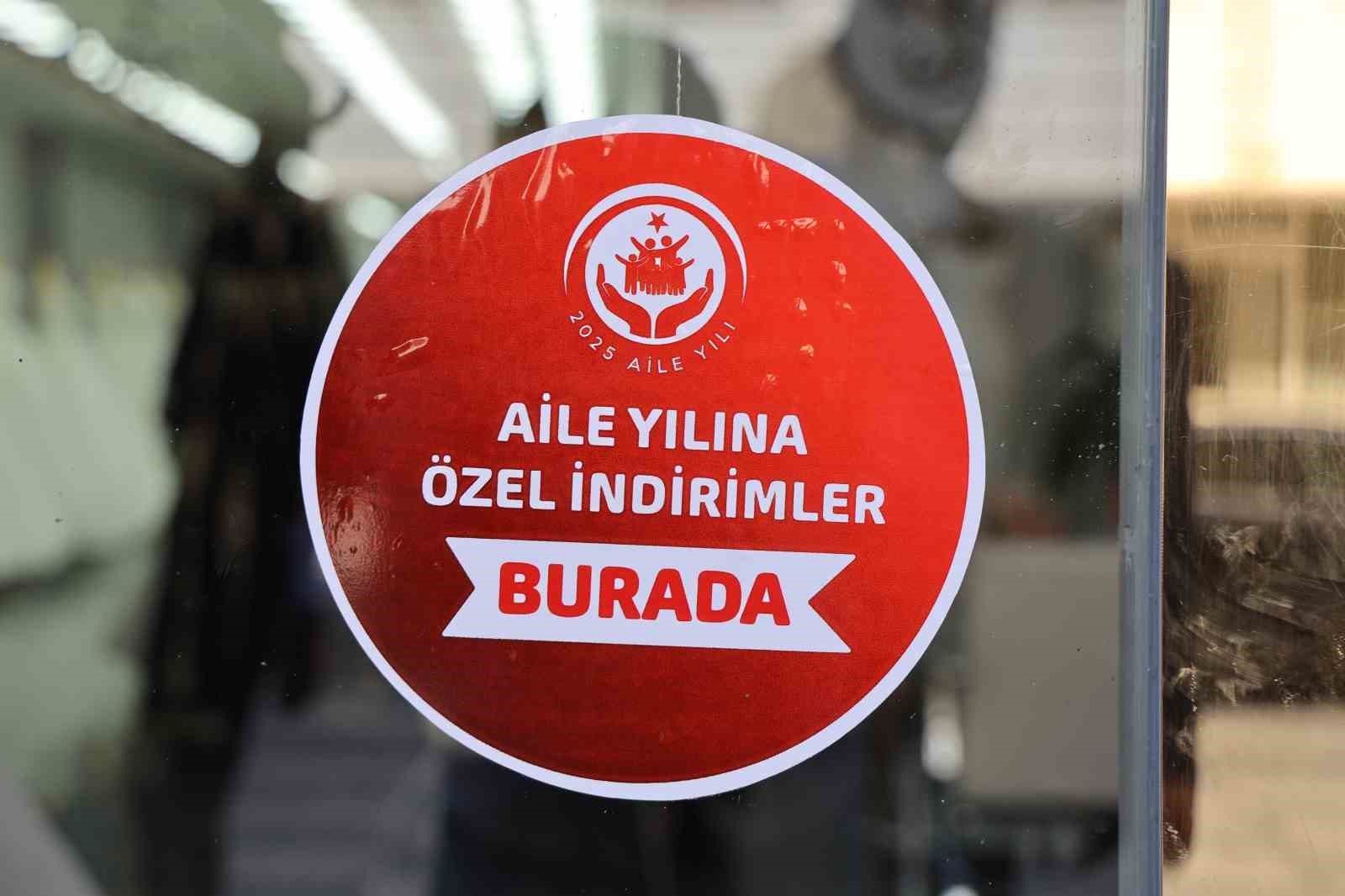 Aile Ylnn rnek davran esnaftan geldi: evlenecek iftlere yzde 40 indirim
