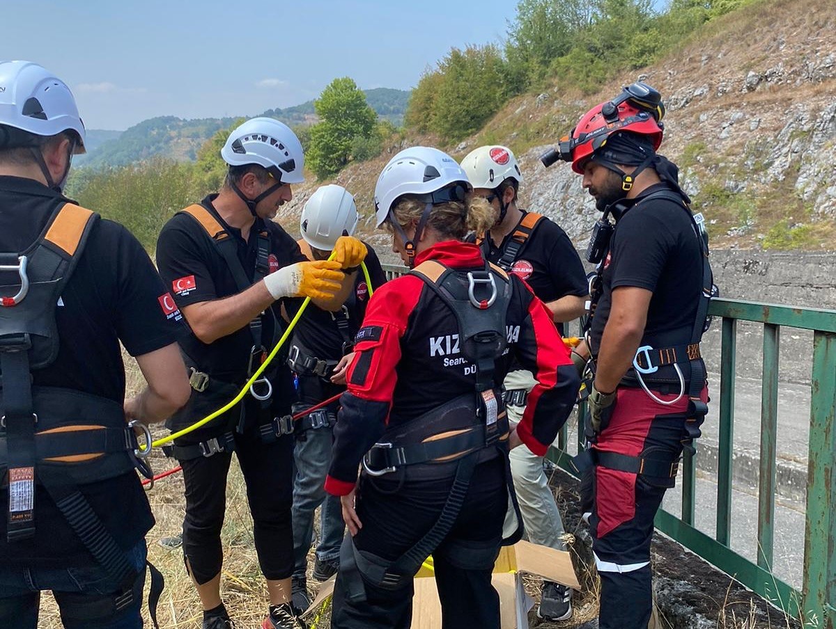 Arama kurtarma ekibine havai hat ip eğitimi verildi