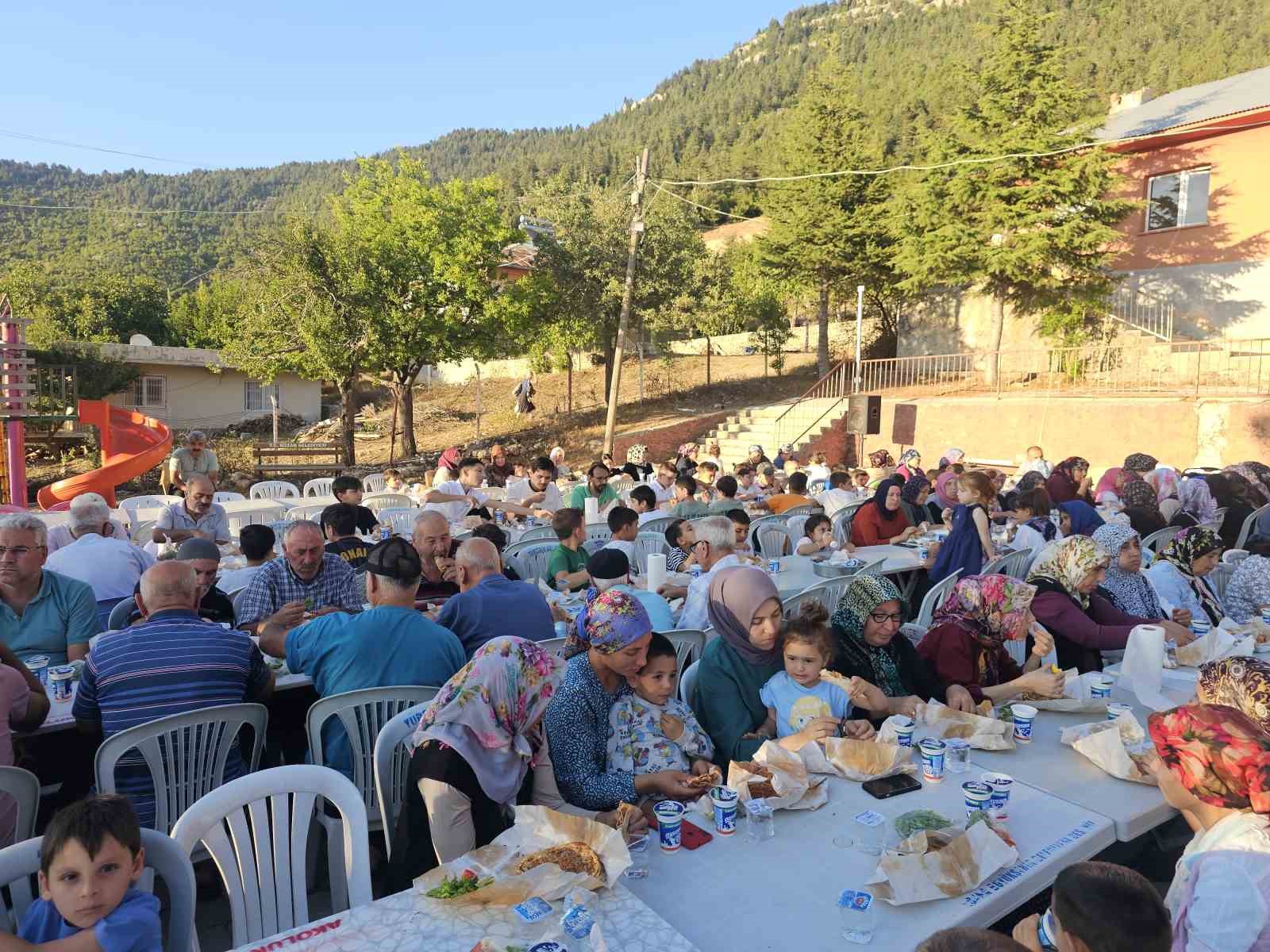Adanada orman yangnlarnn snmesi iin dualar edildi, kurban kesildi
