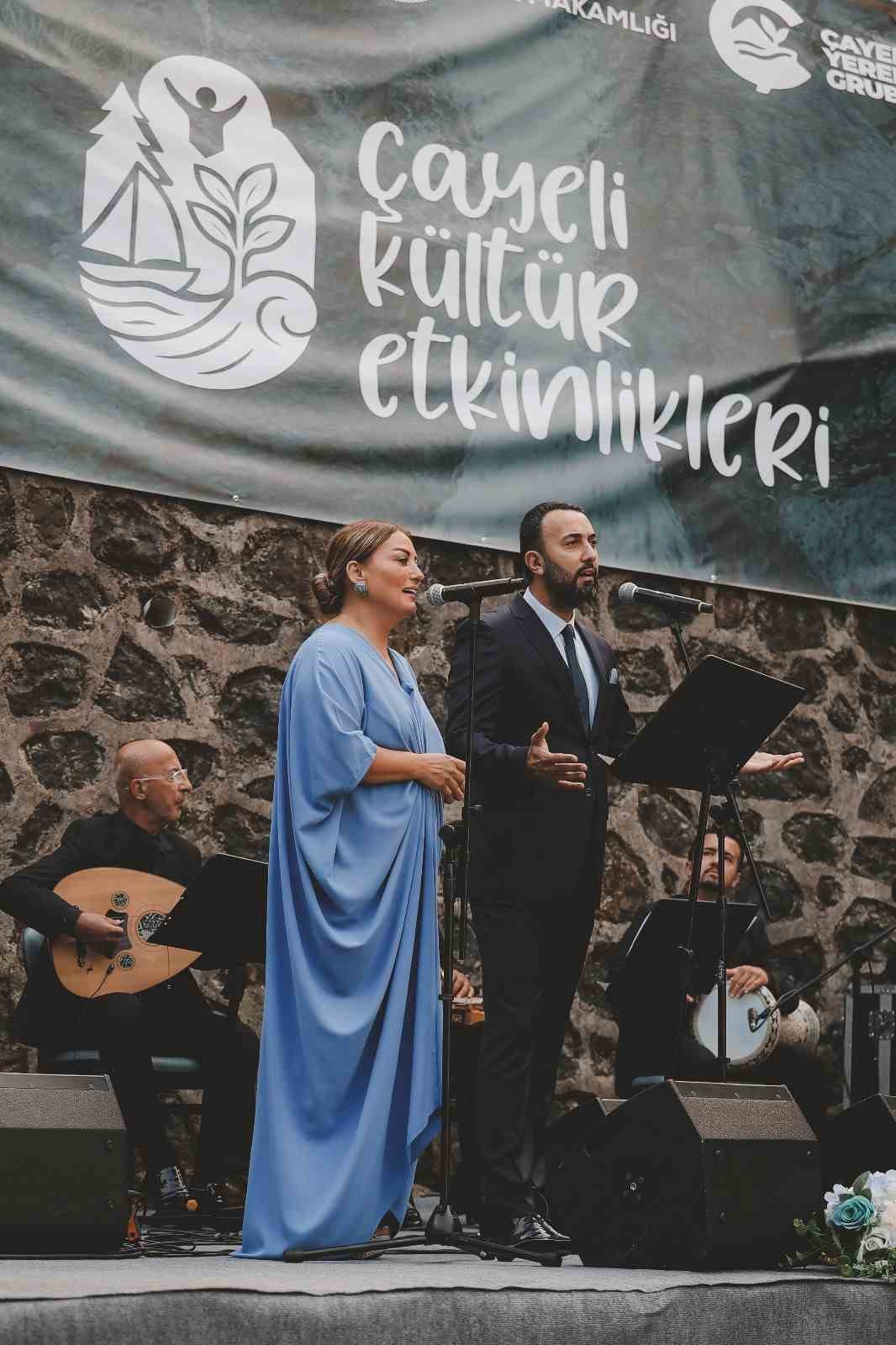 Ağaran Şelalesi&rsquo;nde sanat r&uuml;zgarı esti
