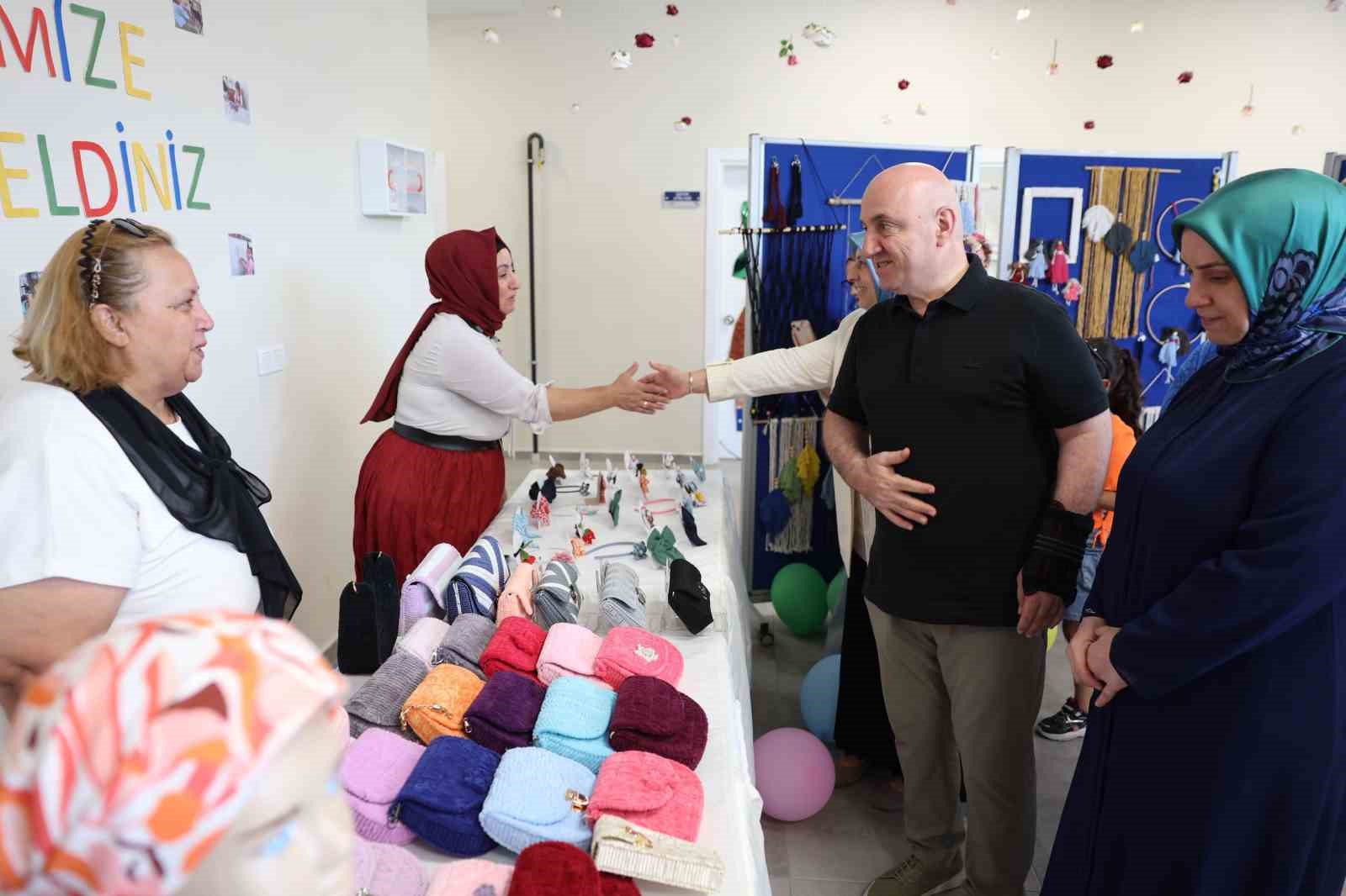 Darıca’da çocuklar el emeği ürünlerini sergiledi
