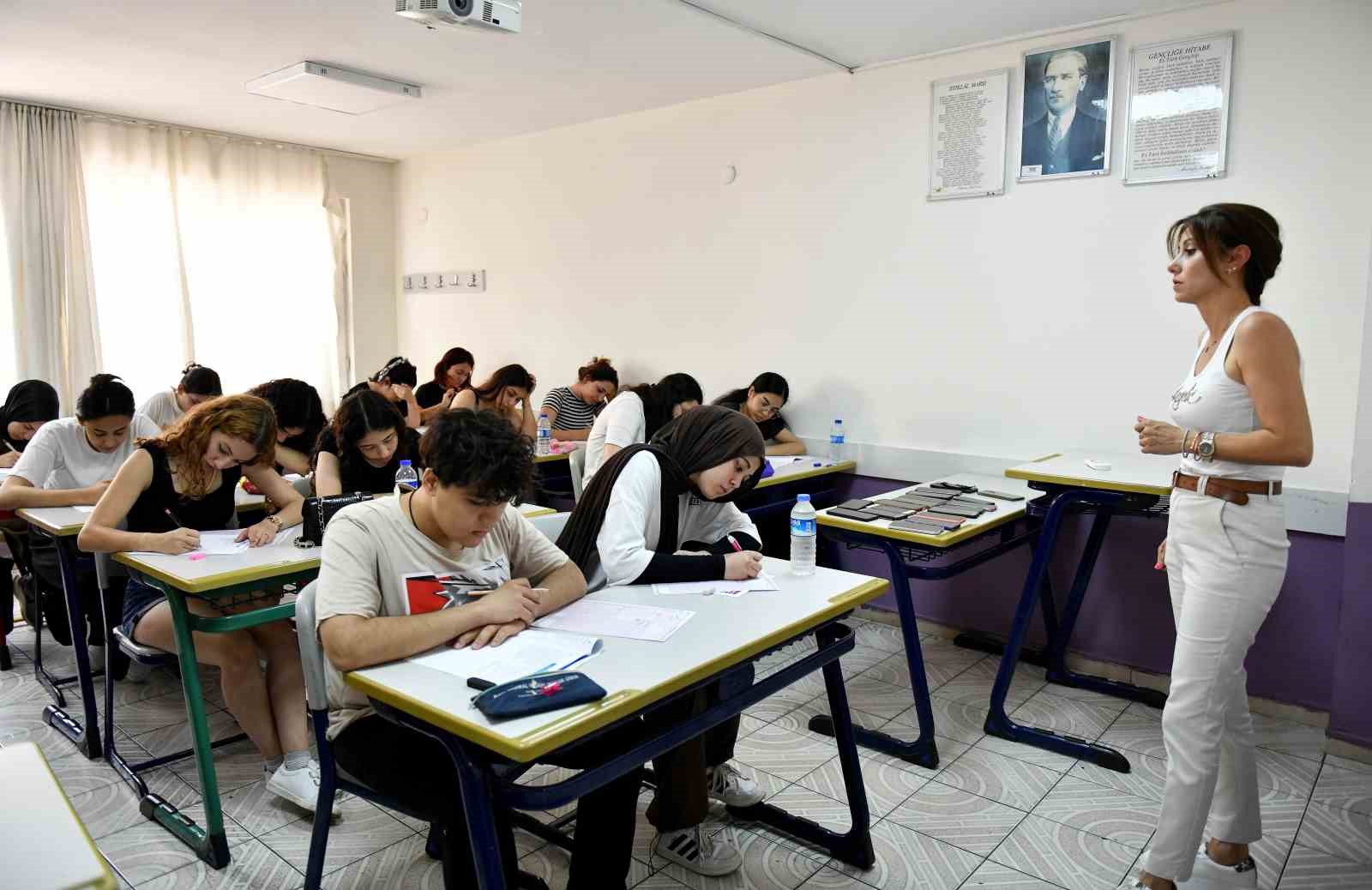 Gençleri ücretsiz üniversiteye hazırlayan MURGEM’de kayıtlar başladı