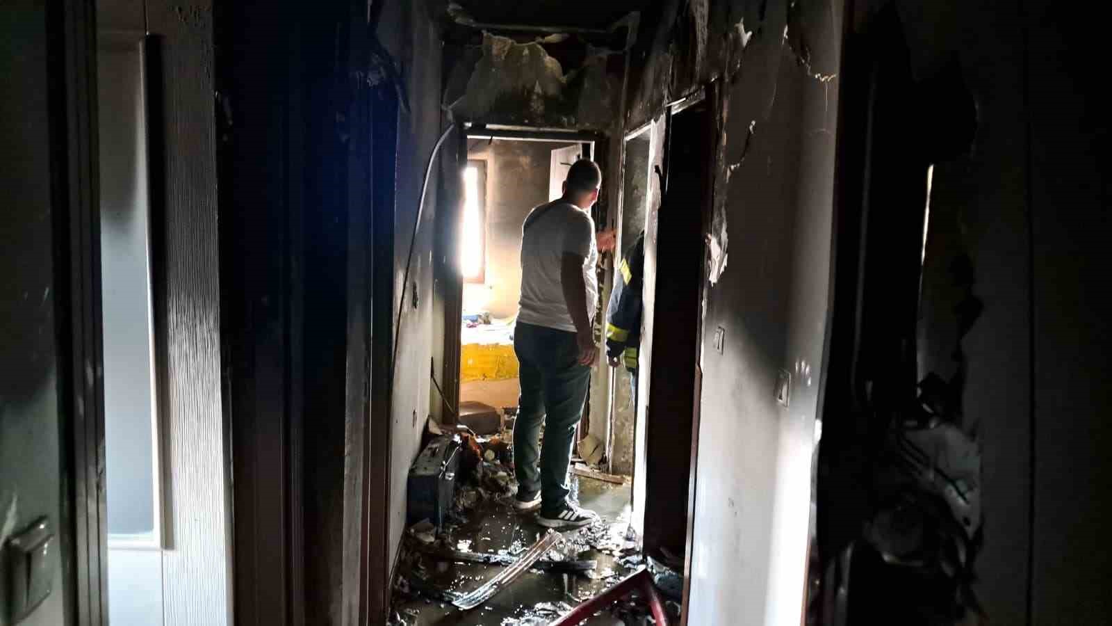 Karaman’da apartmanın son katında korkutan yangın