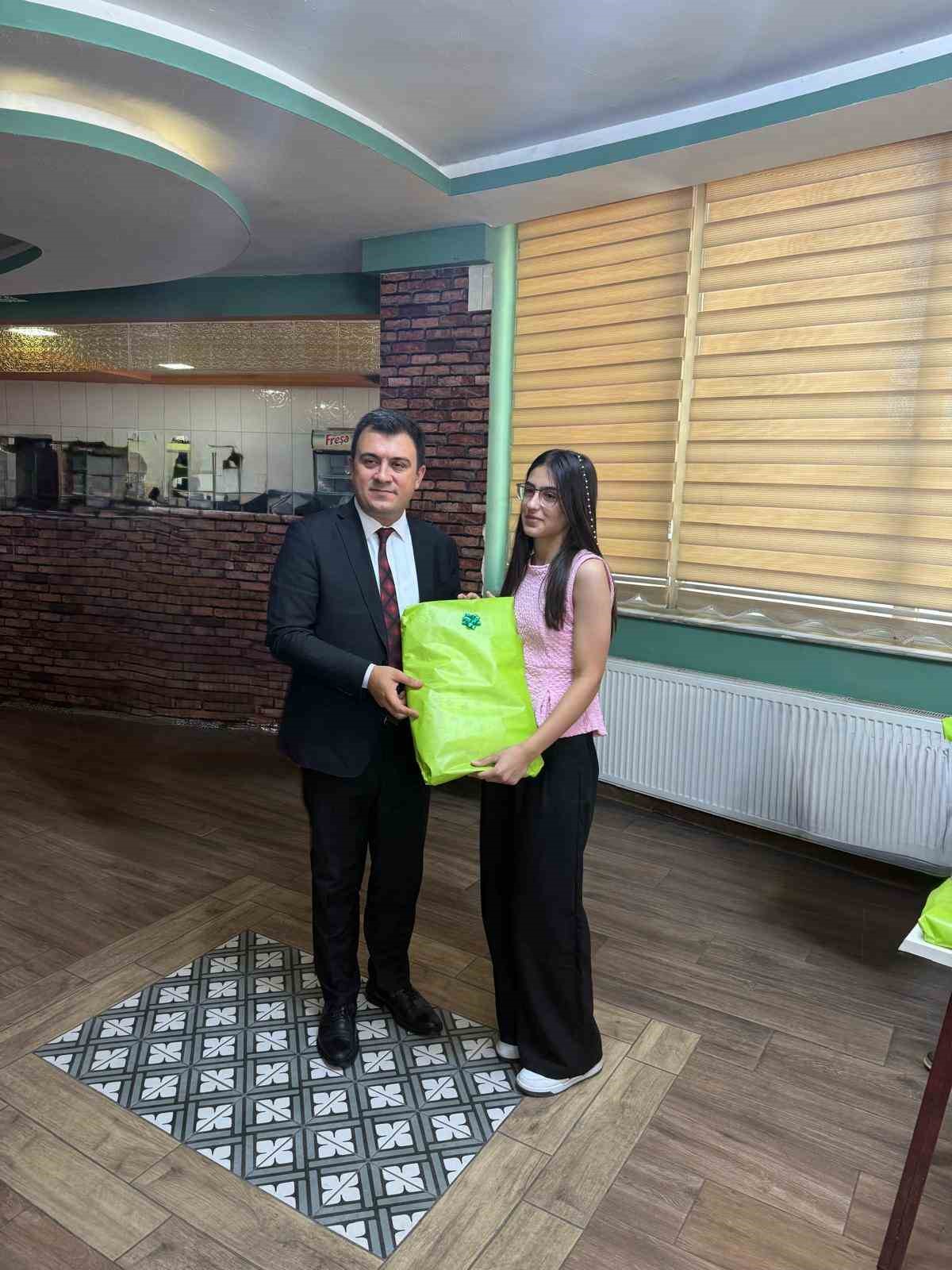 Patnos&rsquo;ta başarılı &ouml;ğrenciler i&ccedil;in kahvaltı programı d&uuml;zenlendi
