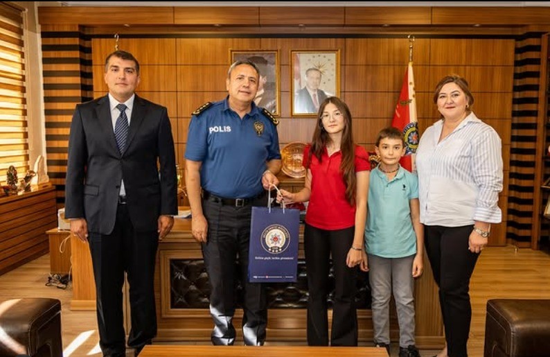 Emniyet M&uuml;d&uuml;r&uuml; Yılmaz&rsquo;dan LGS&rsquo;de başarılı olan &ouml;ğrencilere tebrik
